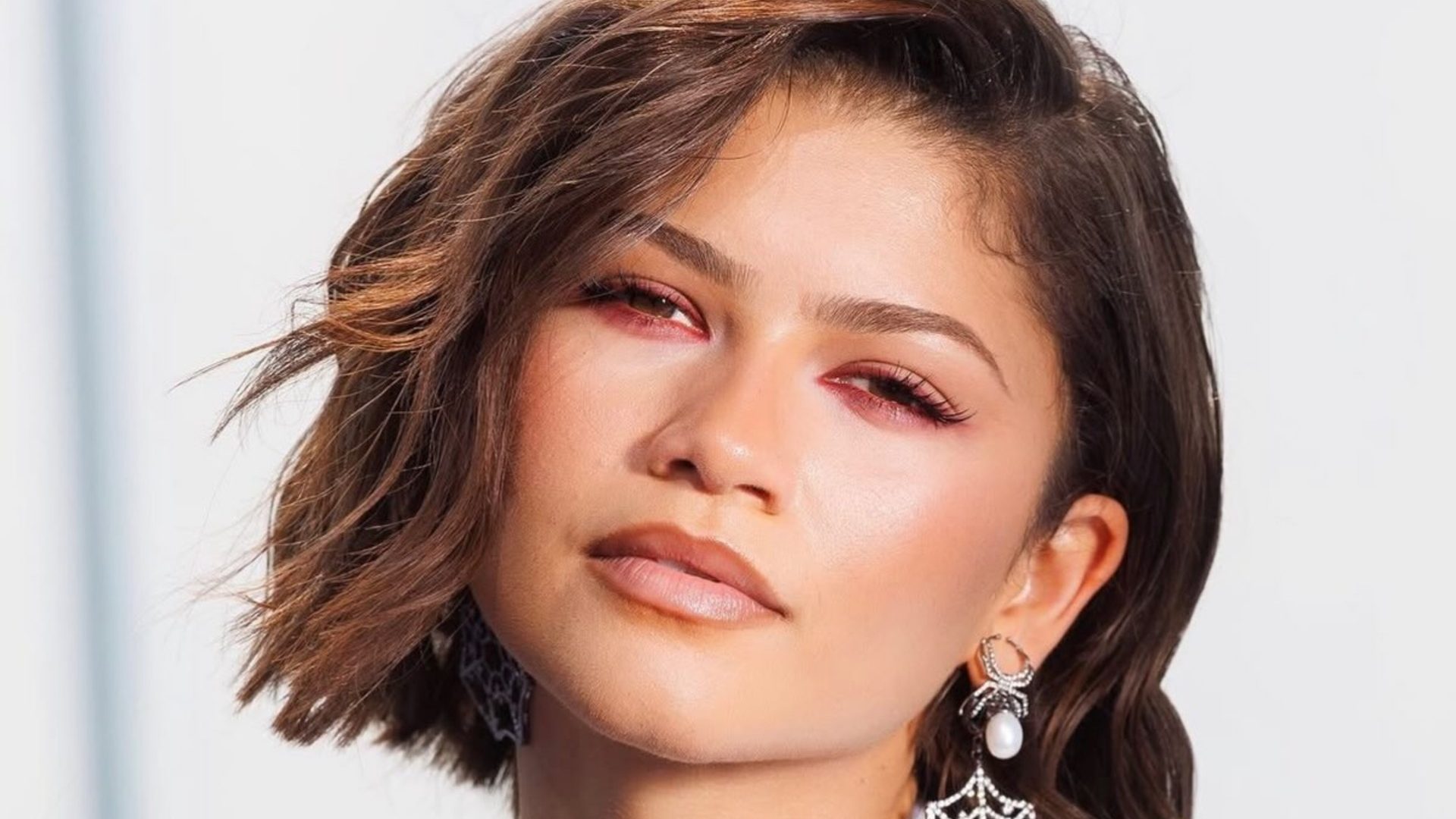 Η Zendaya έκανε το κόκκινο eyeliner να δείχνει cool 1