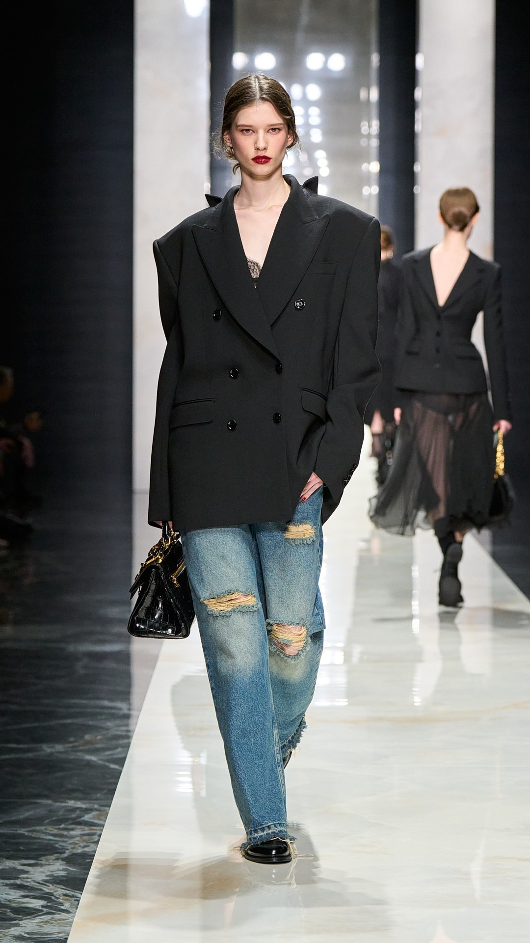 Το denim αλλάζει: Οι 6 τάσεις της νέας σεζόν και πώς θα τις φορέσετε 2
