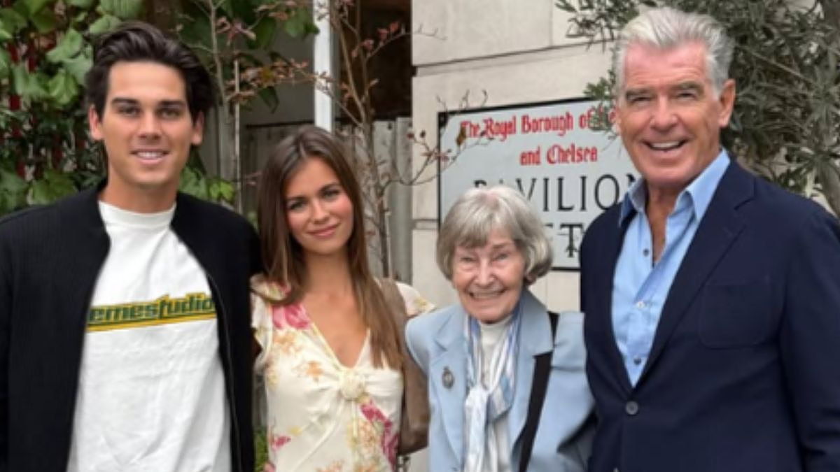 Pierce Brosnan: Σπάνια εμφάνιση με την 95χρονη μητέρα του στο Λονδίνο