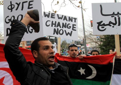 «Κατάληψη» της λιβυκής πρεσβείας της Αθήνας από αντικαθεστωτικούς