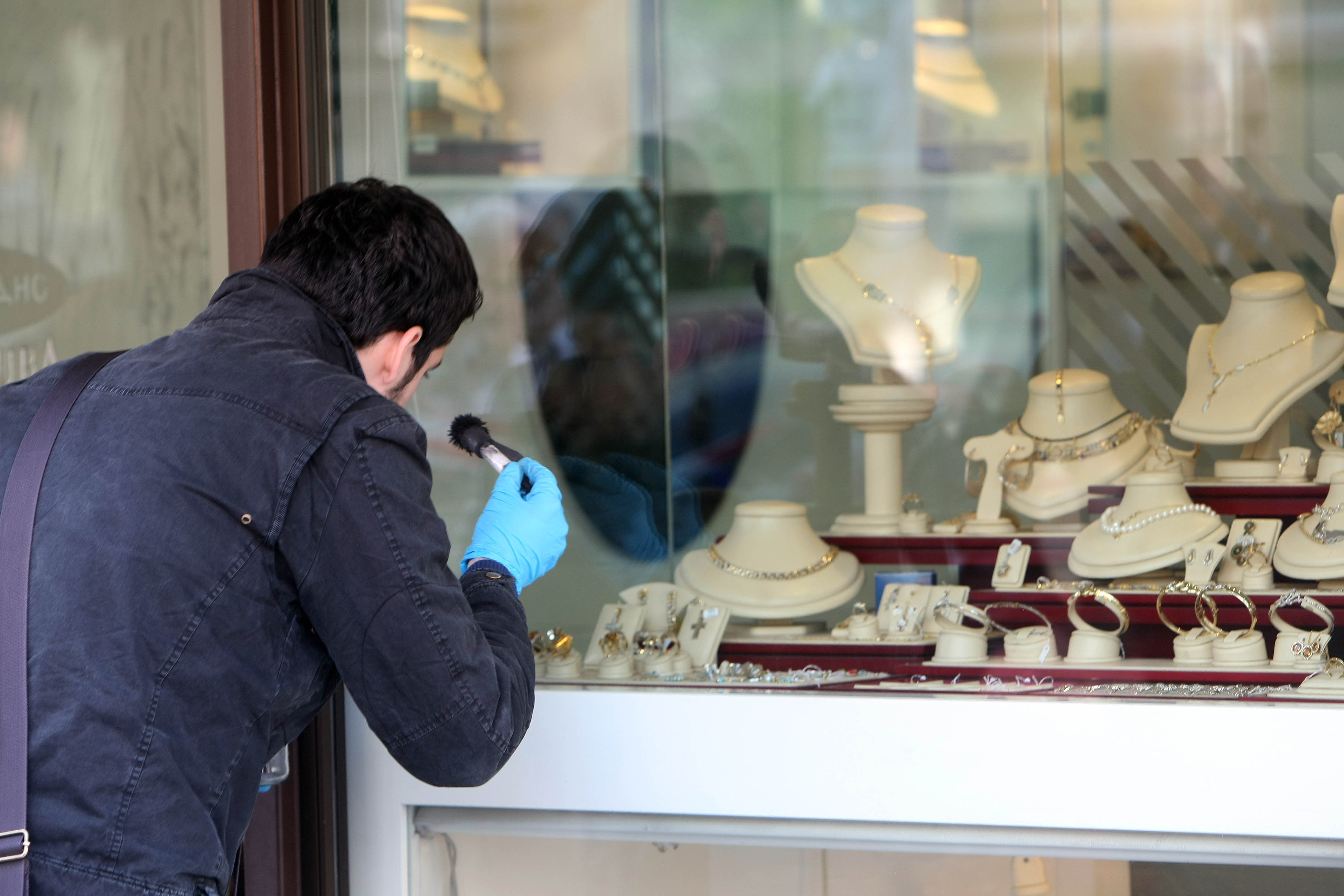 Μπαράζ ληστείων στην Αττική – τραυματίας στου Ζωγράφου