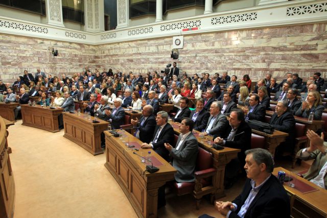 Βουλευτές του ΠαΣοΚ ζητούν παράταση κυβέρνησης Παπαδήμου και μέτρα υπέρ αδυνάτων