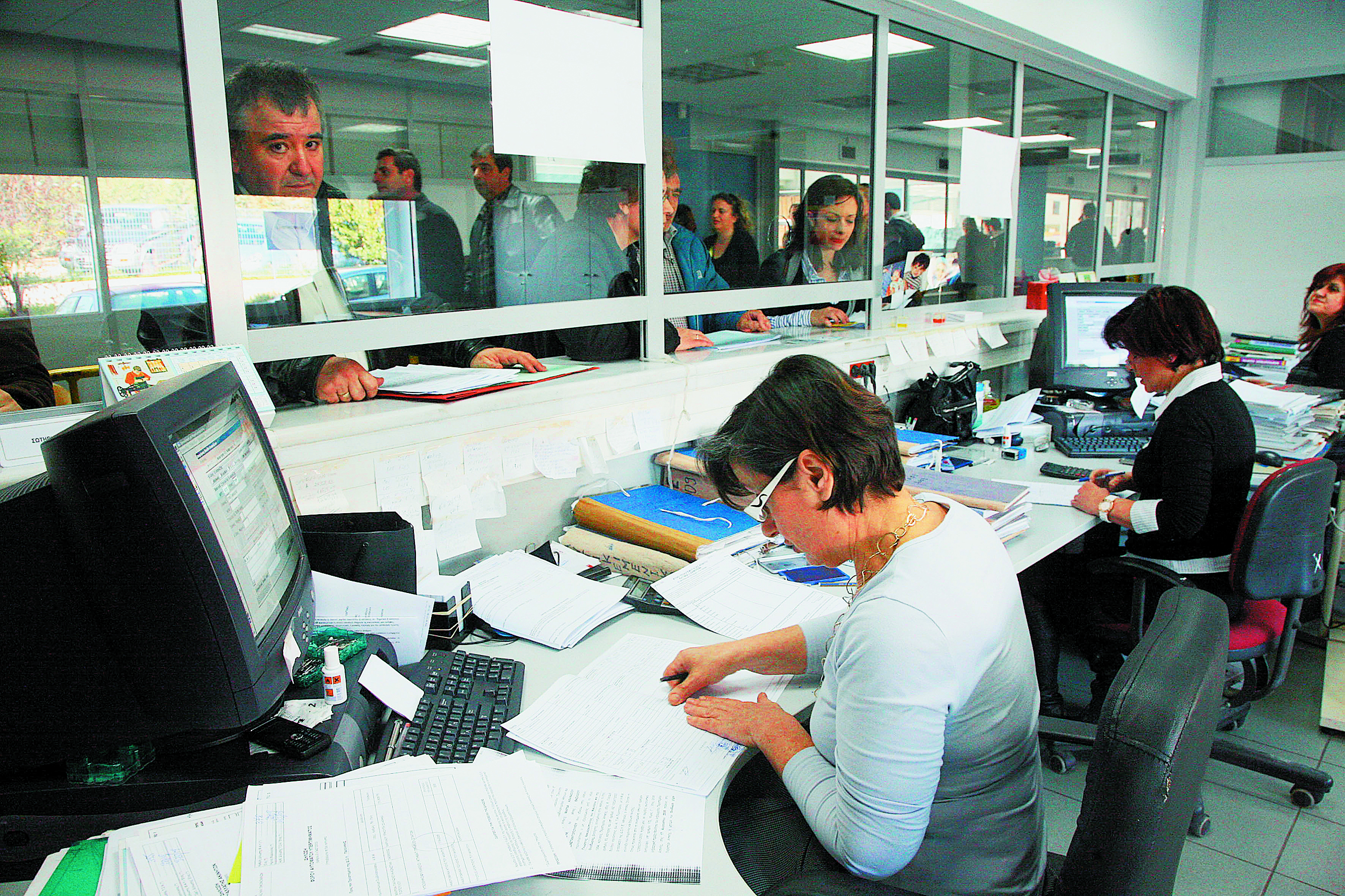 Αναδρομικά από το Νοέμβριο οι παρακρατήσεις στο δημόσιο