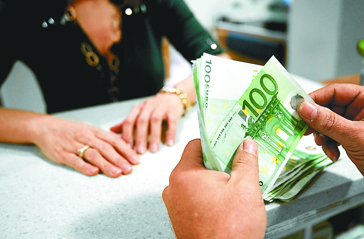 Το κρατικό έλλειμμα θα ξεπεράσει τα 15 δισ. ευρώ το 2012 – Στα 100 δισ. ευρώ οι δαπάνες | tovima.gr