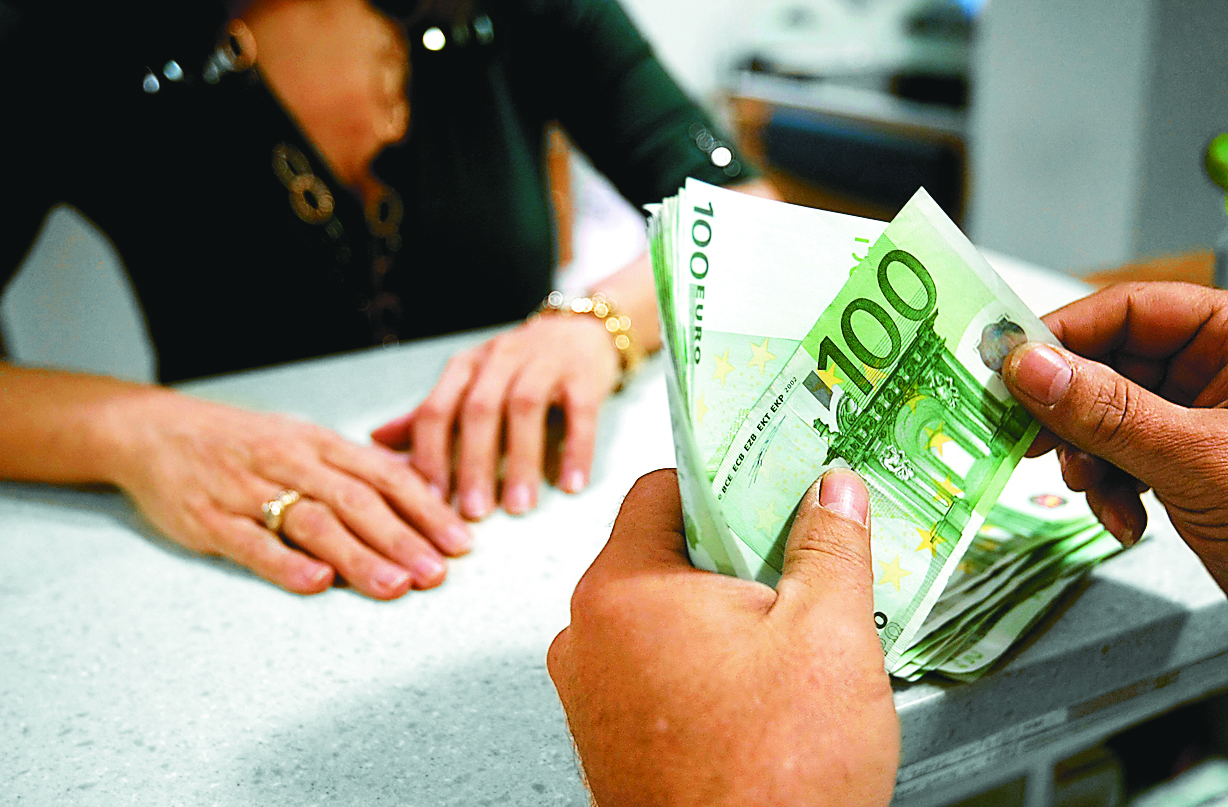 Απευθείας τραπεζικές ανακεφαλαιοποιήσεις από ESM προκρίνουν Κομισιόν και Παρίσι