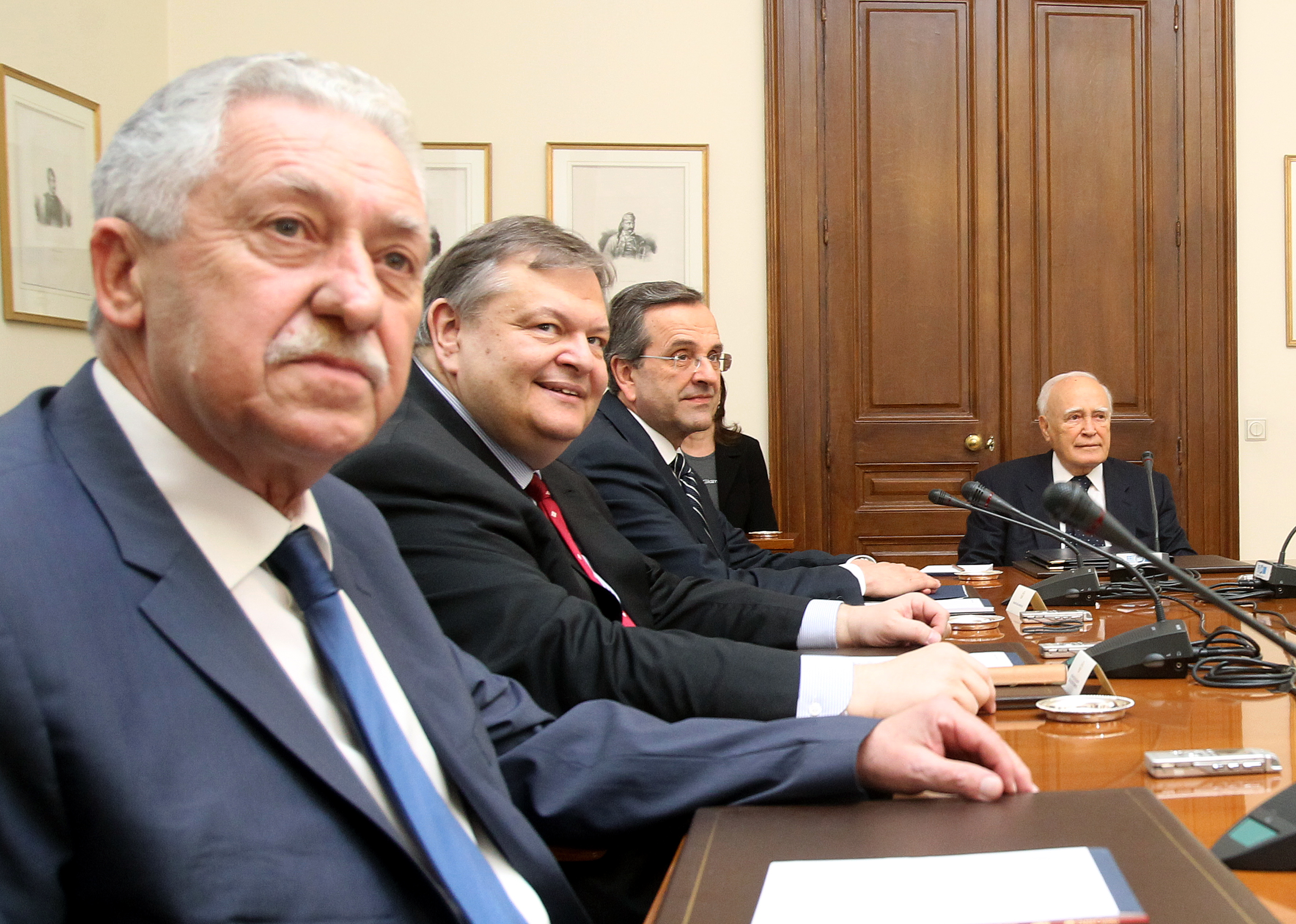 Αποσοβήθηκε πρώιμη κυβερνητική κρίση | tovima.gr