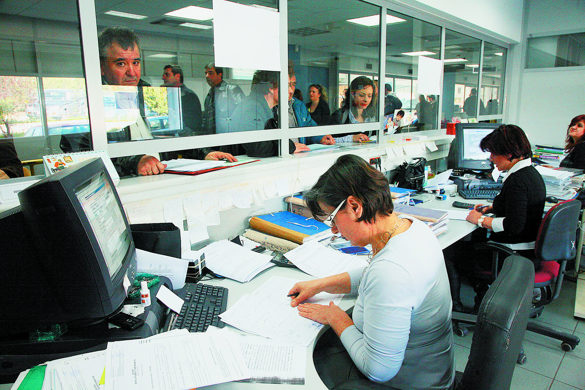 Στην τελική ευθεία το «ψαλίδι» στο Δημόσιο