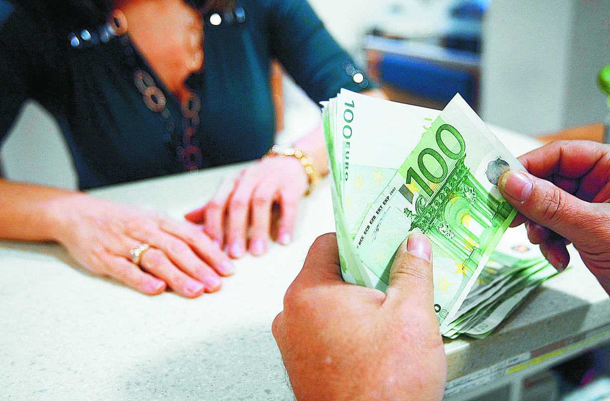 Λιγότερα κατά 6,3% τα χρηματοπιστωτικά ιδρύματα της ευρωζώνης