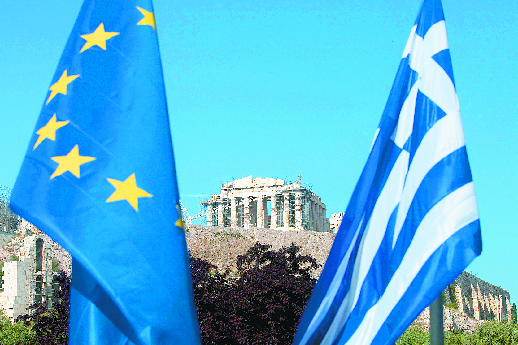 Guardian: «Εκρηκτική η κατάσταση στην Αθήνα – Σε κίνδυνο η πολιτική σταθερότητα» | tovima.gr