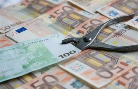 Ευρωβουλευτές: «Ναι» μόνο στην προστασία των καταθετών έως 100.000 ευρώ