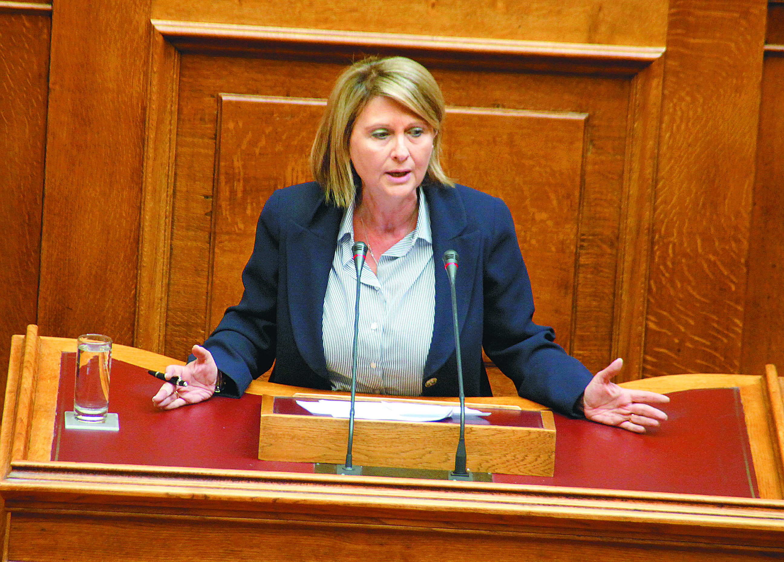 Σοφία Βούλτεψη: Καραγκιοζιλίκια οι έλεγχοι για όπλα στο Κοινοβούλιο | tovima.gr
