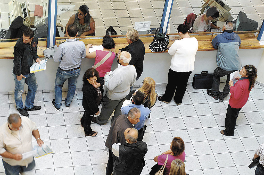 Καταθέσεις, δάνεια, κάρτες στο στόχαστρο της Εφορίας – Ολο το νομοσχέδιο