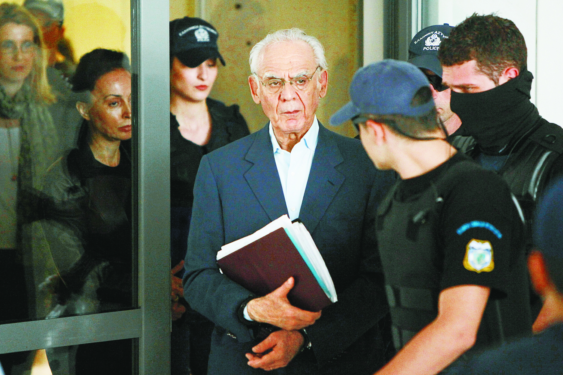 Με την παρουσία του Τσοχατζόπουλου ξεκίνησε η δίκη του την Τρίτη το πρωί