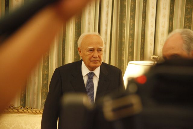 Papoulias visits Albanian President Nishani in Tirana