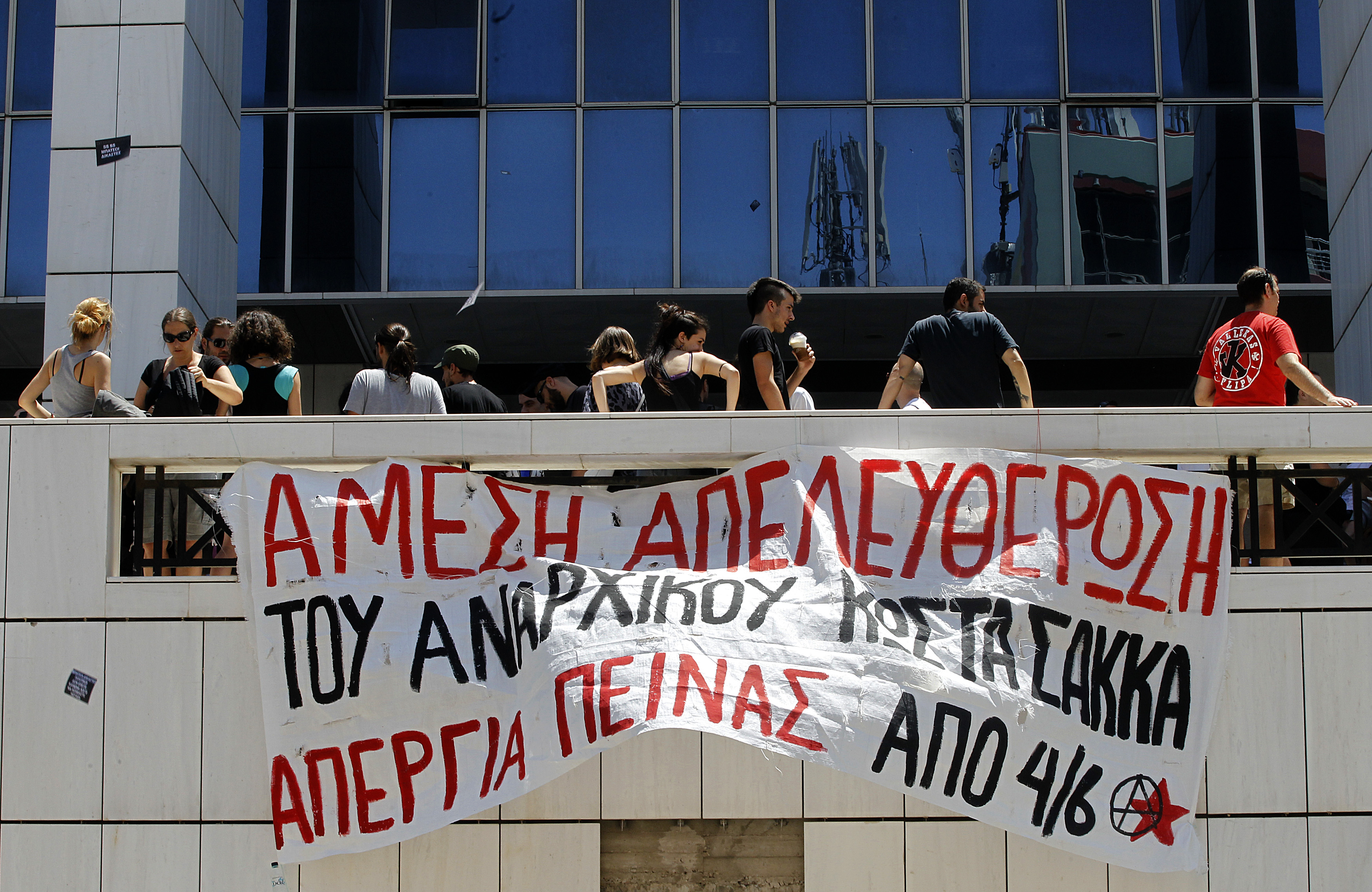 Ελεύθερος με περιοριστικούς όρους ο Κώστας Σακκάς