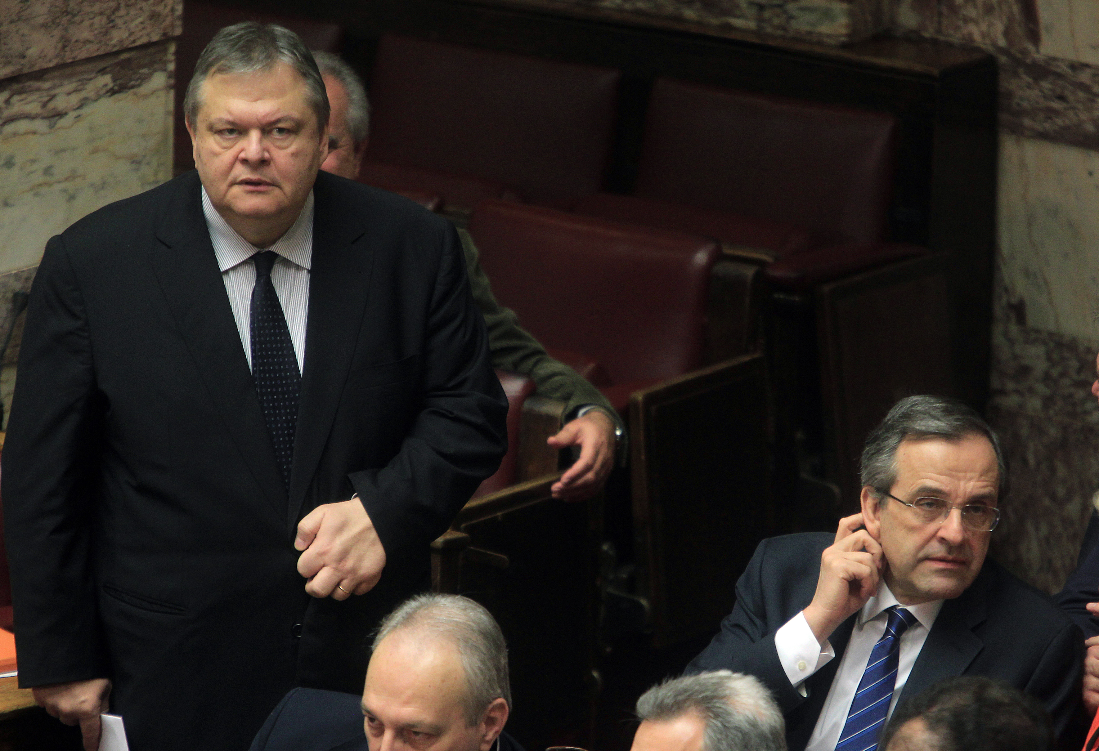 Ανοιχτά όλα τα μέτωπα για την δικομματική κυβέρνηση