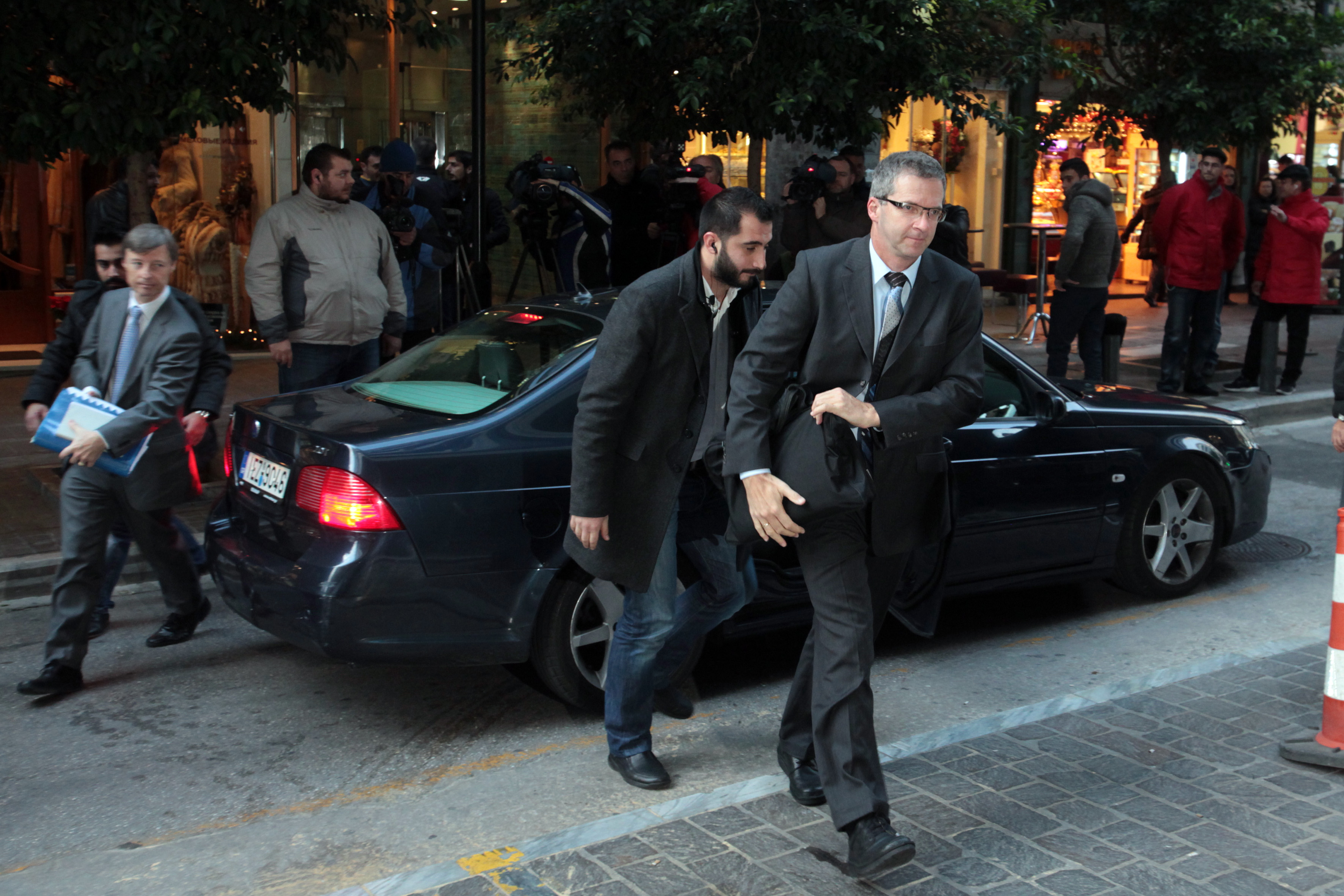 Τρόικα: Να εφαρμοστούν απαρέγκλιτα οι αποφάσεις του ΟΟΣΑ