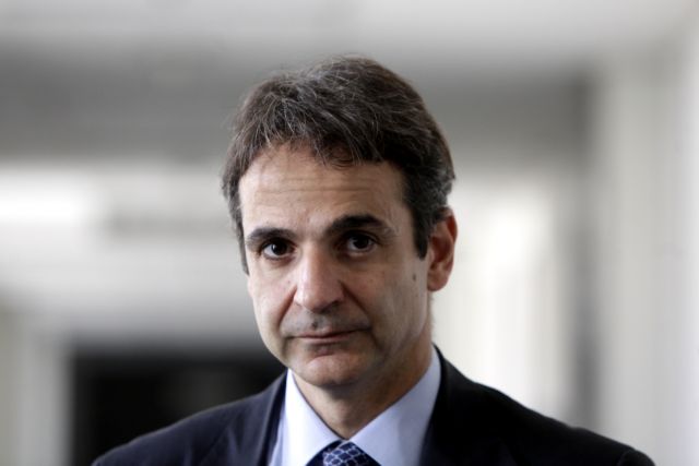 Mitsotakis claims “1 in 3 school wardens will find a job”