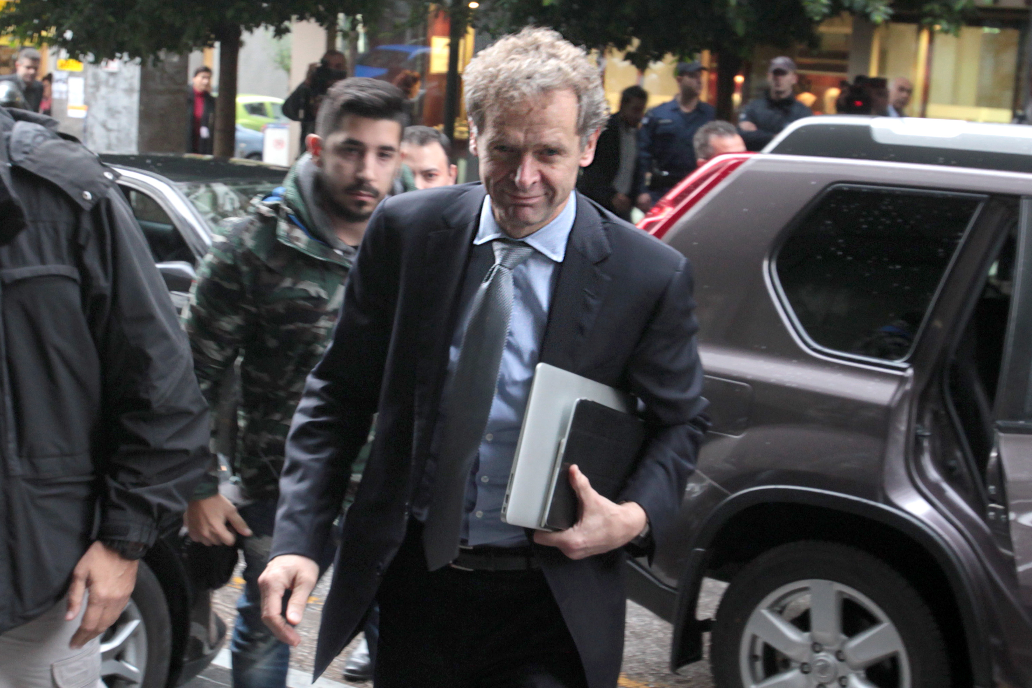 Κομισιόν: Η τρόικα θα επιστρέψει αλλά όχι εντός της εβδομάδας