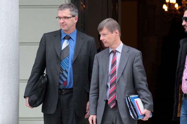 Troika representatives insist upon maintaining austerity levels