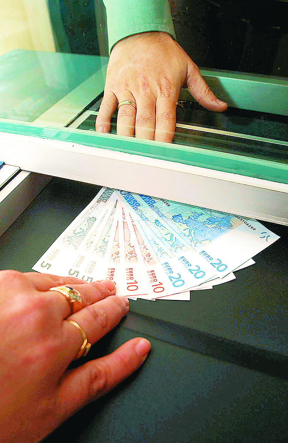 Οι ακάλυπτες επιταγές μειώθηκαν στα 81 εκατ. ευρώ στα τέλη Φεβρουαρίου