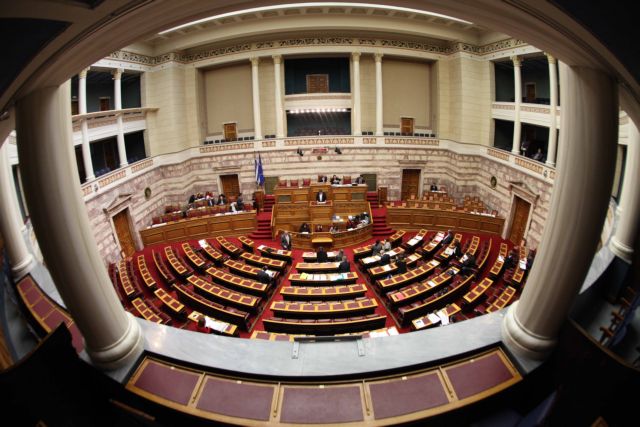 Βουλή: Ψηφίστηκε επί της αρχής ο μεταναστευτικός κώδικας