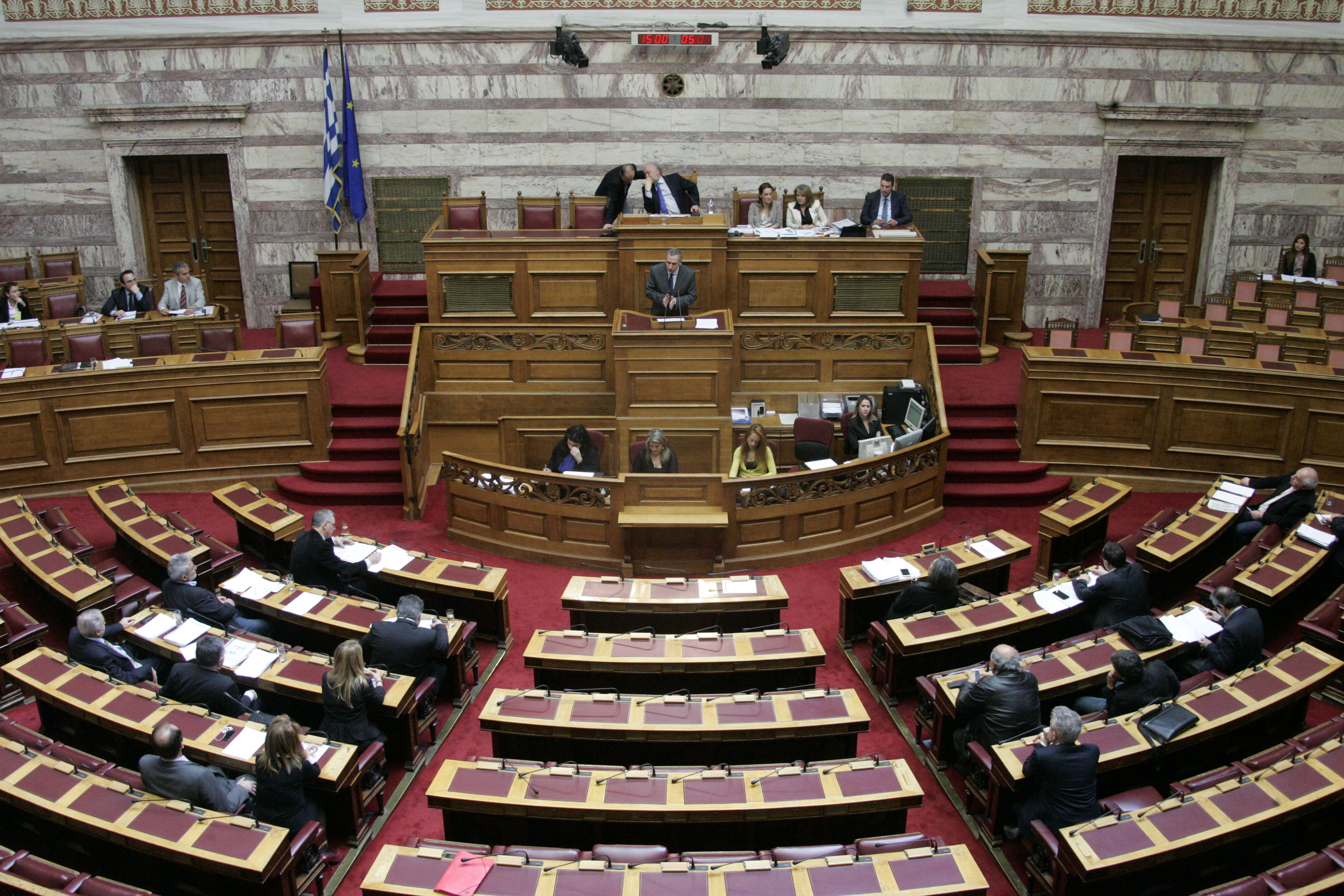 Με καθυστέρηση 4 μηνών ψηφίστηκε στην επιτροπή το αντιρατσιστικό