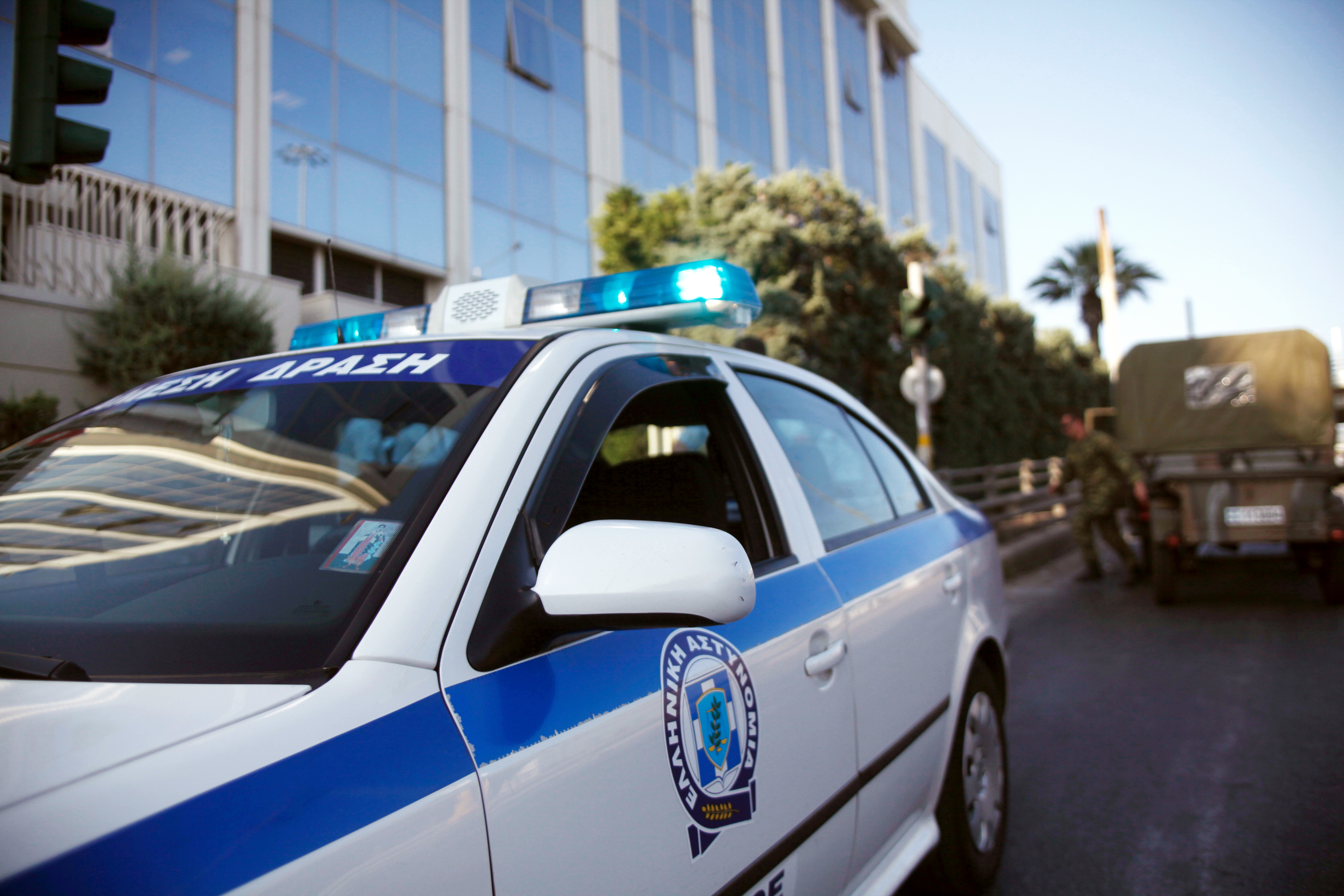Πέντε άτομα συνελήφθησαν για παράνομη εμφιάλωση υγραερίου