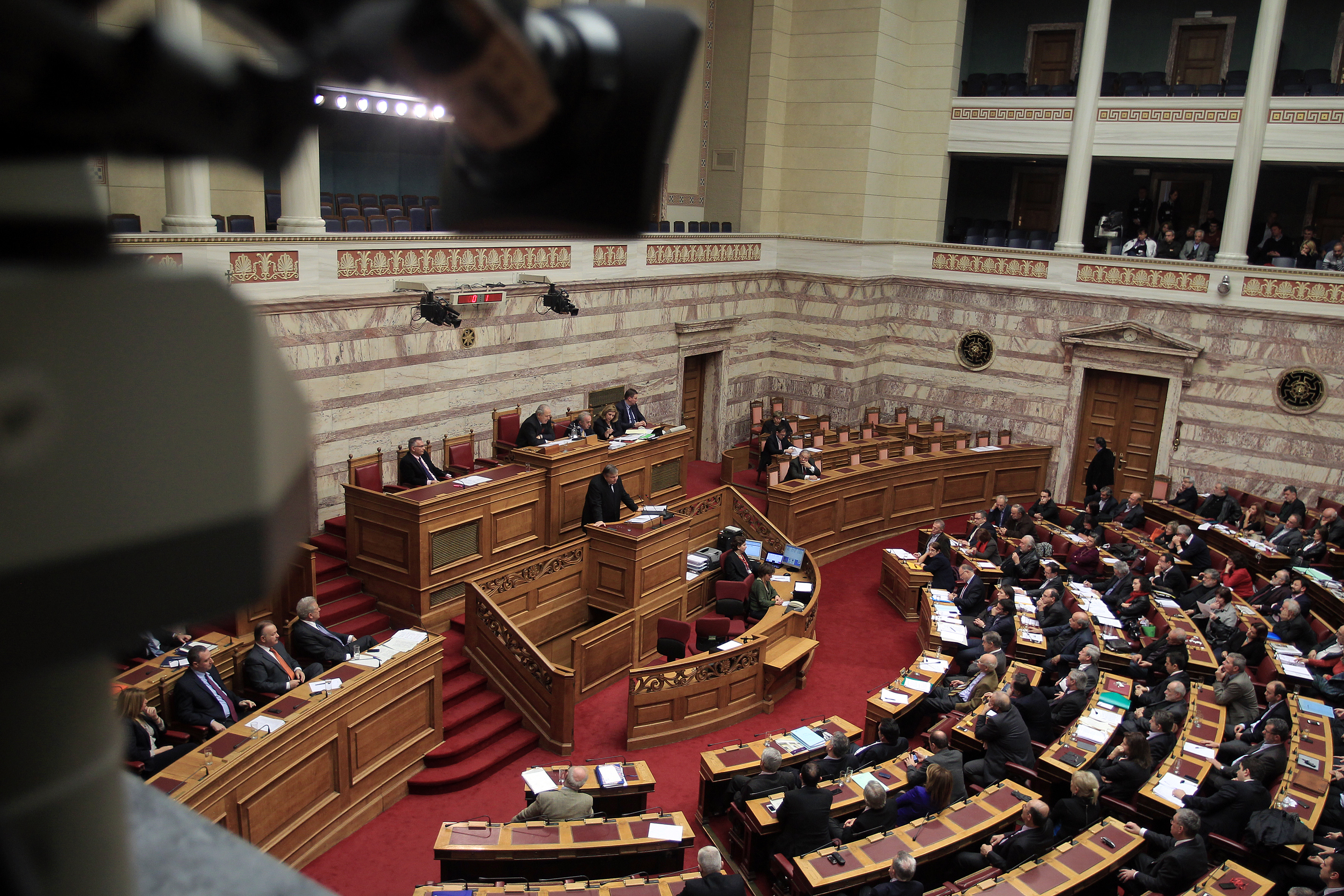 Βουλή: Μετωπική σύγκρουση κυβέρνησης – ΣΥΡΙΖΑ για την υπόθεση των υποβρυχίων