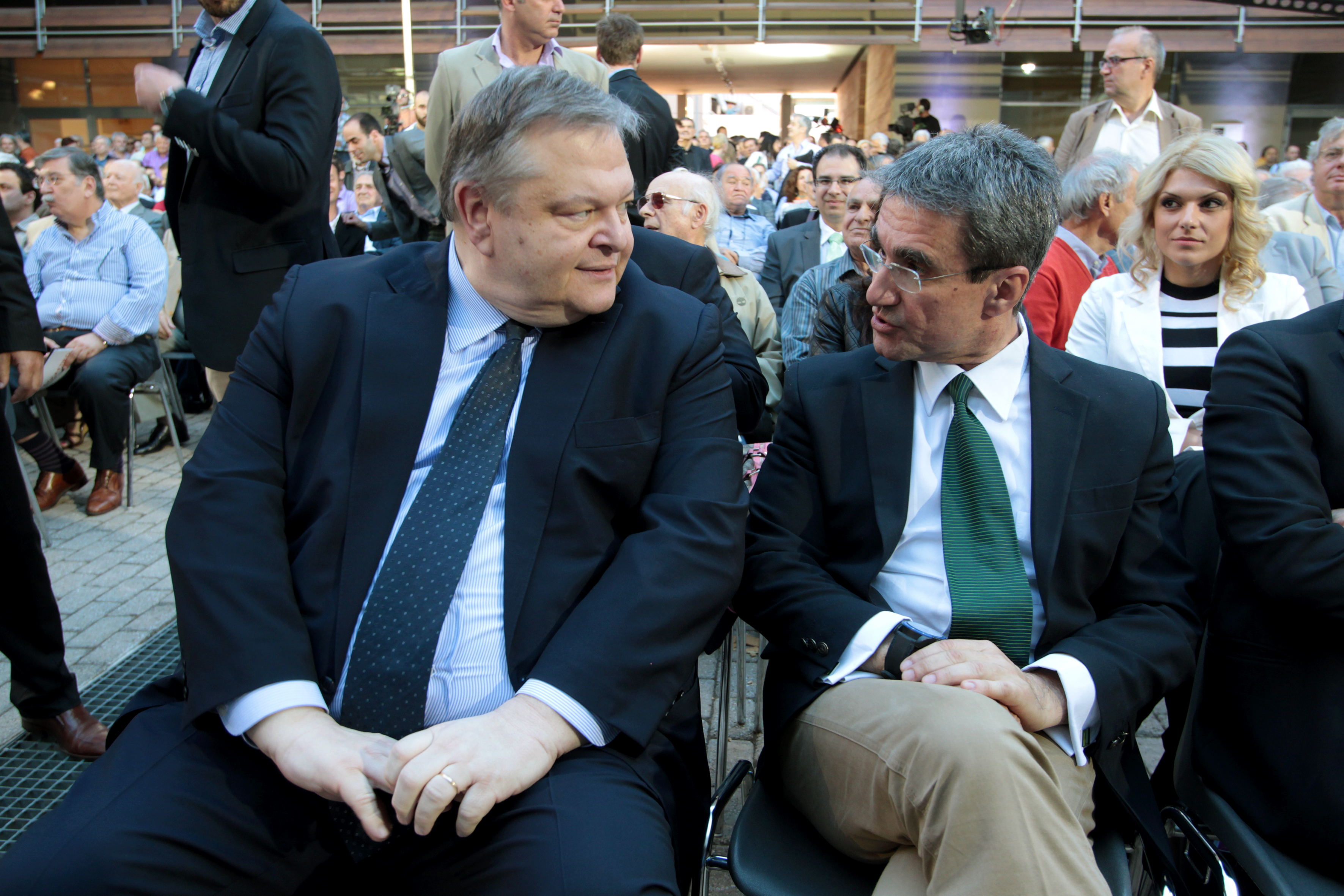 Αιχμηρές απαντήσεις από Βενιζέλο – Λοβέρδο στις επιστολές Κουβέλη