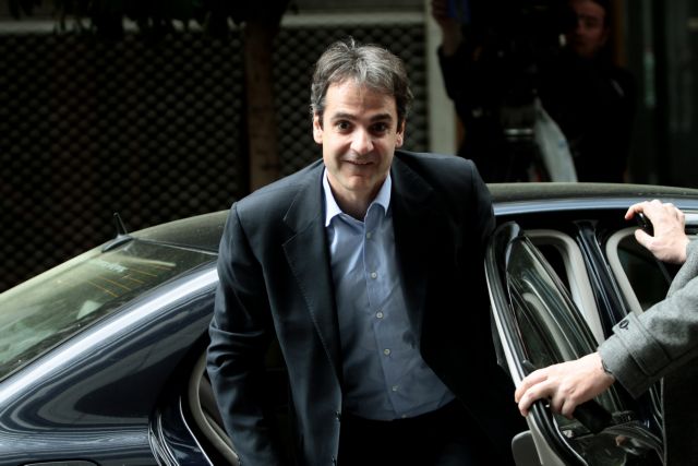 Επιμένει στις απολύσεις η τρόικα, ζητά νέο μισθολόγιο