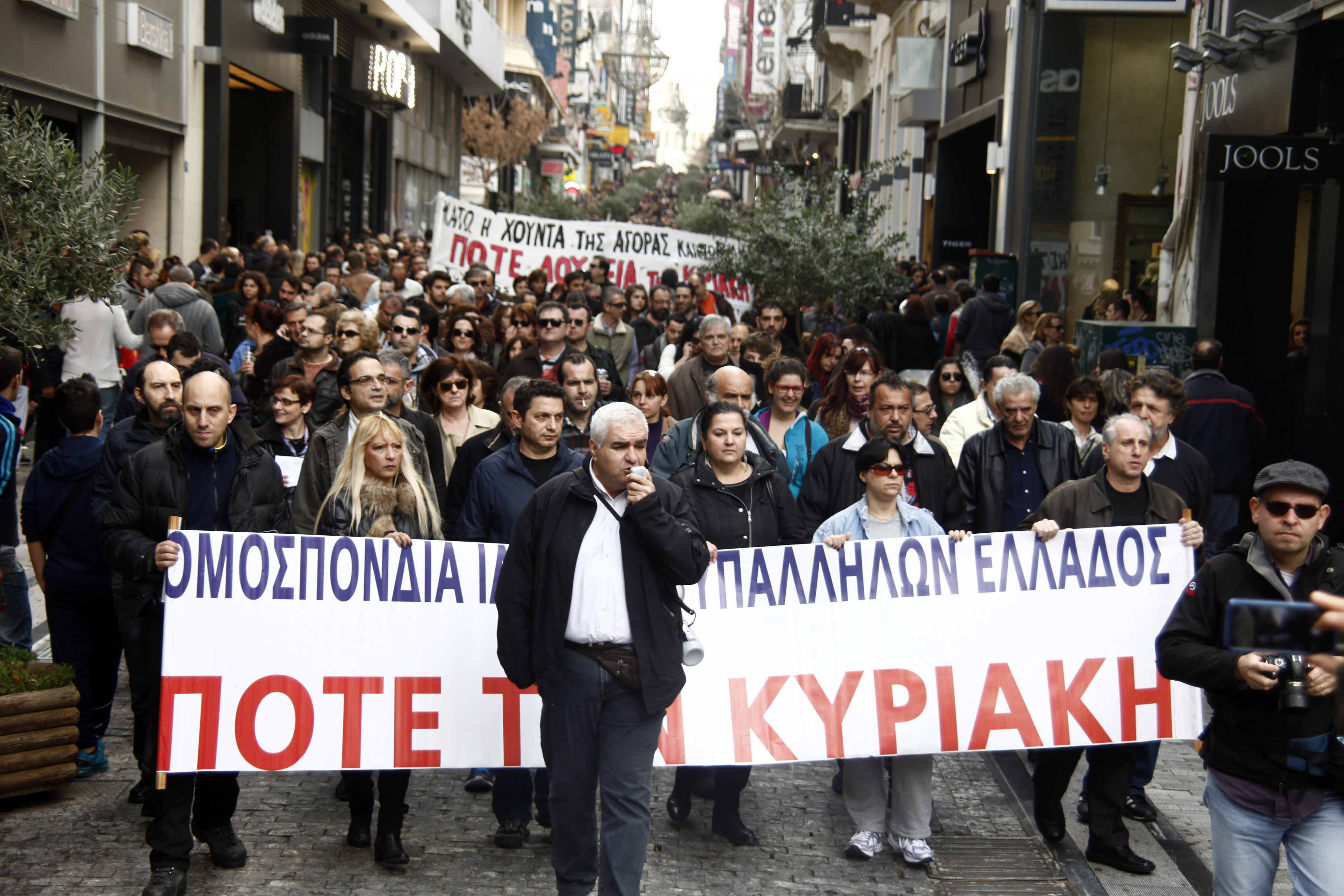 Μέτρια ως υποτονική η κίνηση σε μαγαζιά Αθήνας – Θεσσαλονίκης