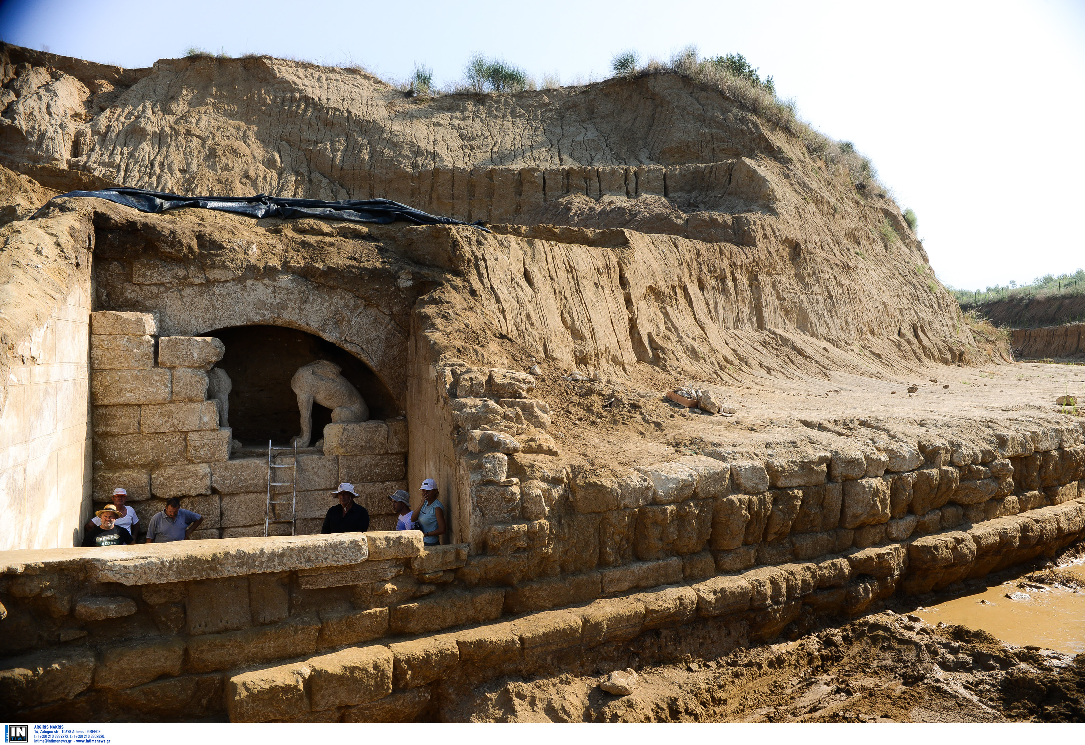 Εκατοντάδες επισκέπτες στον τάφο στην Αρχαία Αμφίπολη