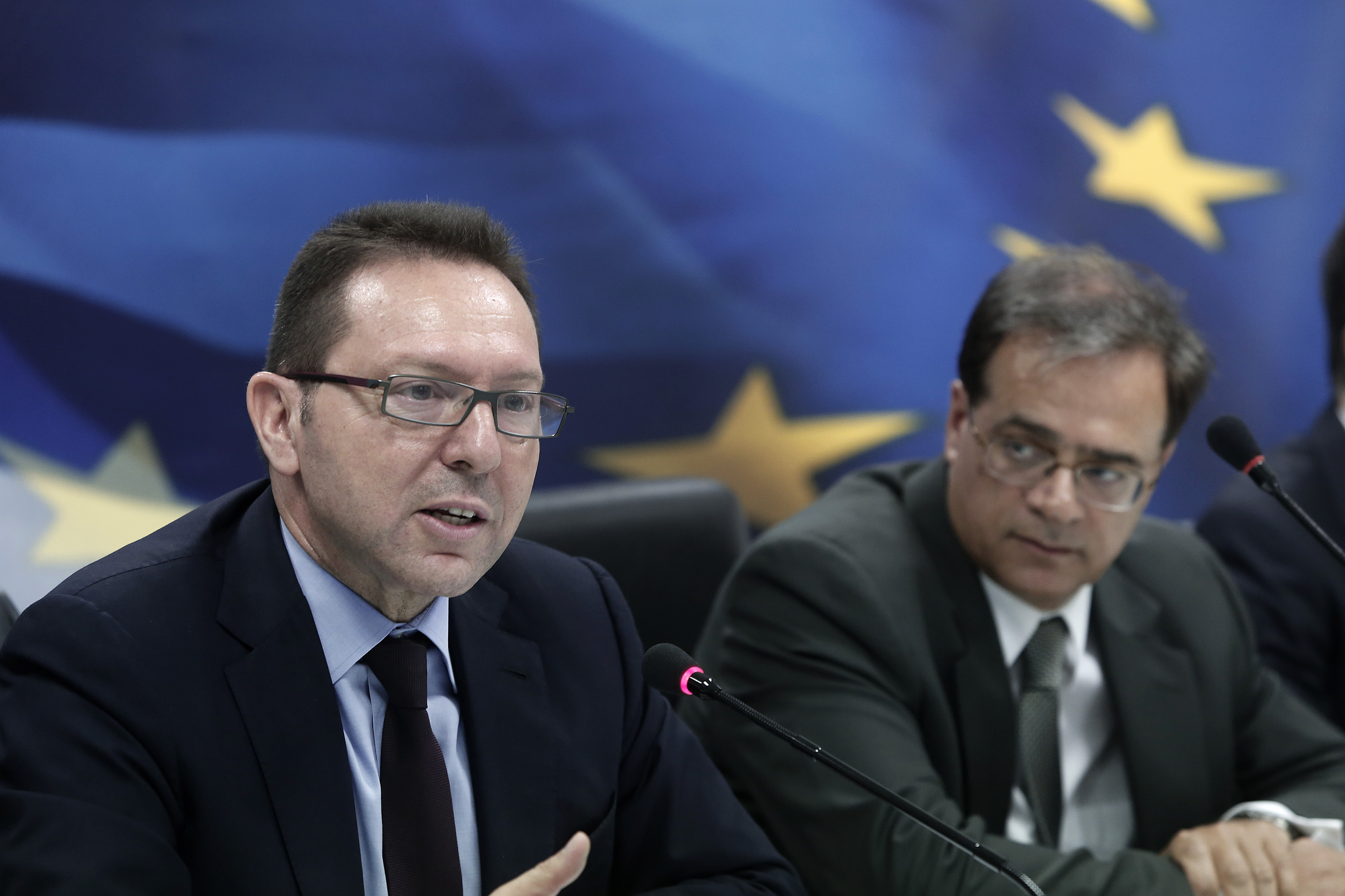 Επαφές αντιπροσωπείας του ΠαΣοΚ με Στουρνάρα και Χαρδούβελη