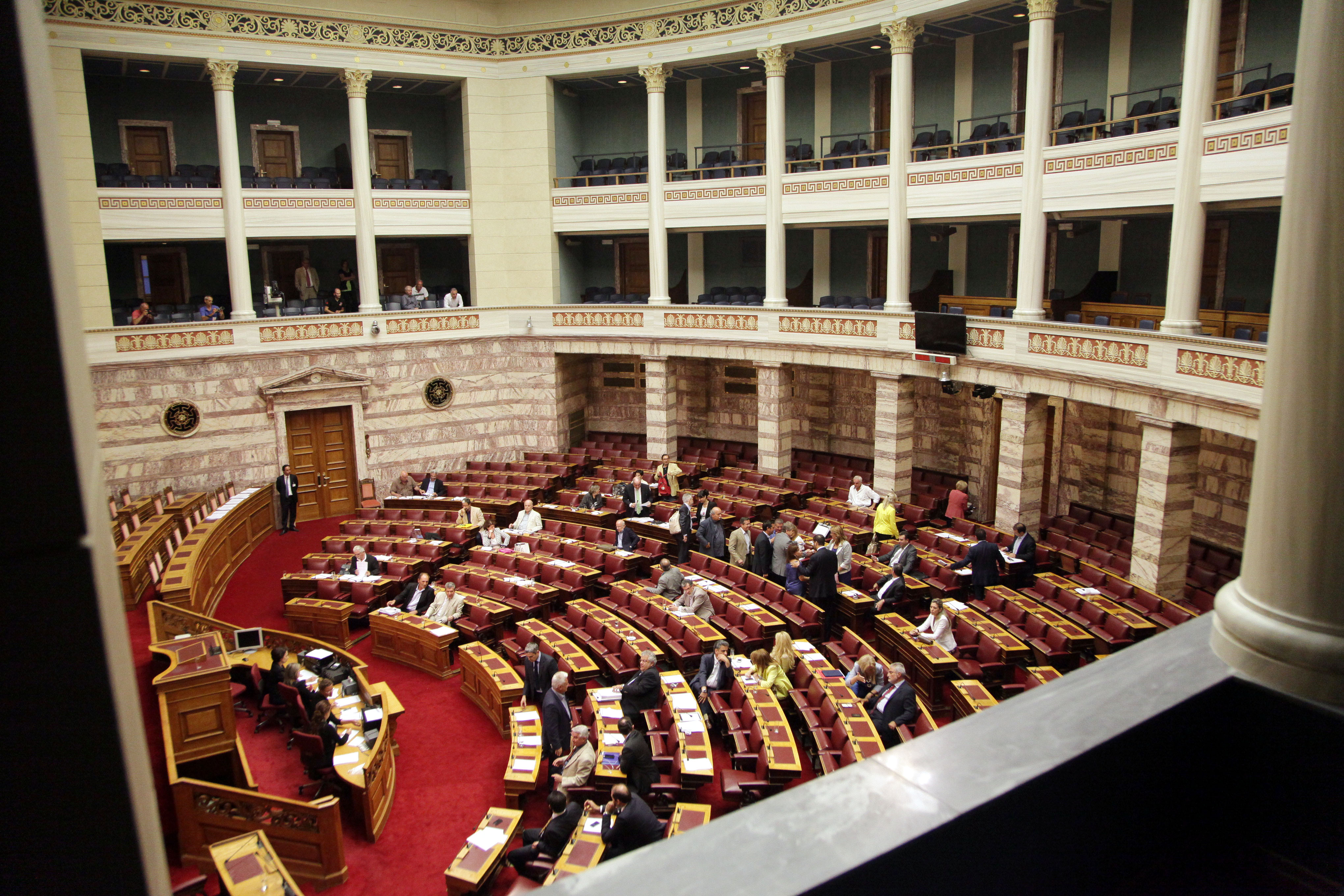 Βουλή: Αναβλήθηκε η συζήτηση για το αντιρατσιστικό