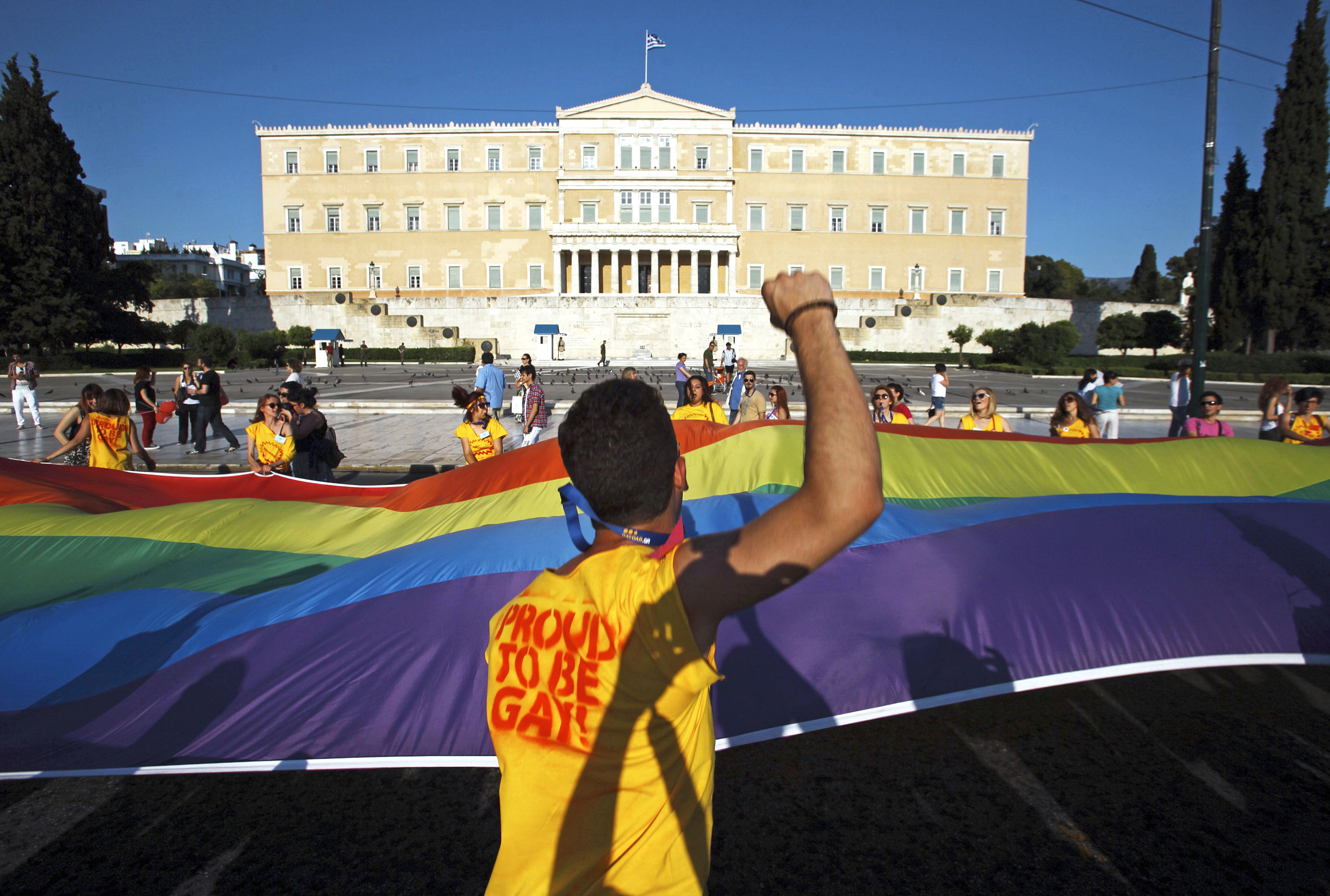 Aμεση ψήφιση του αντιρατσιστικού ζητούν οι ομοφυλόφιλοι