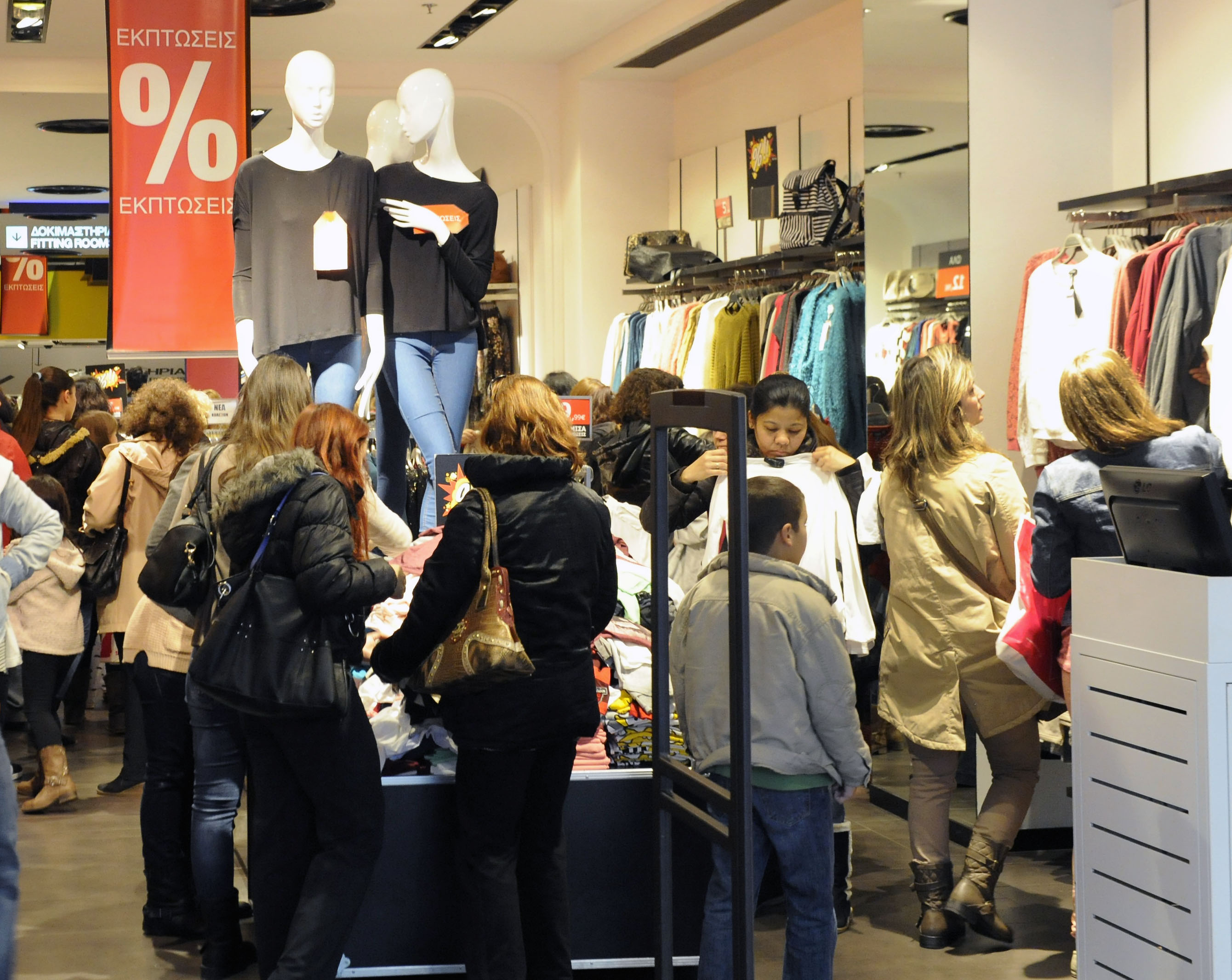 ΕΛΣΤΑΤ: Νέα μείωση των απασχολουμένων στο λιανεμπόριο