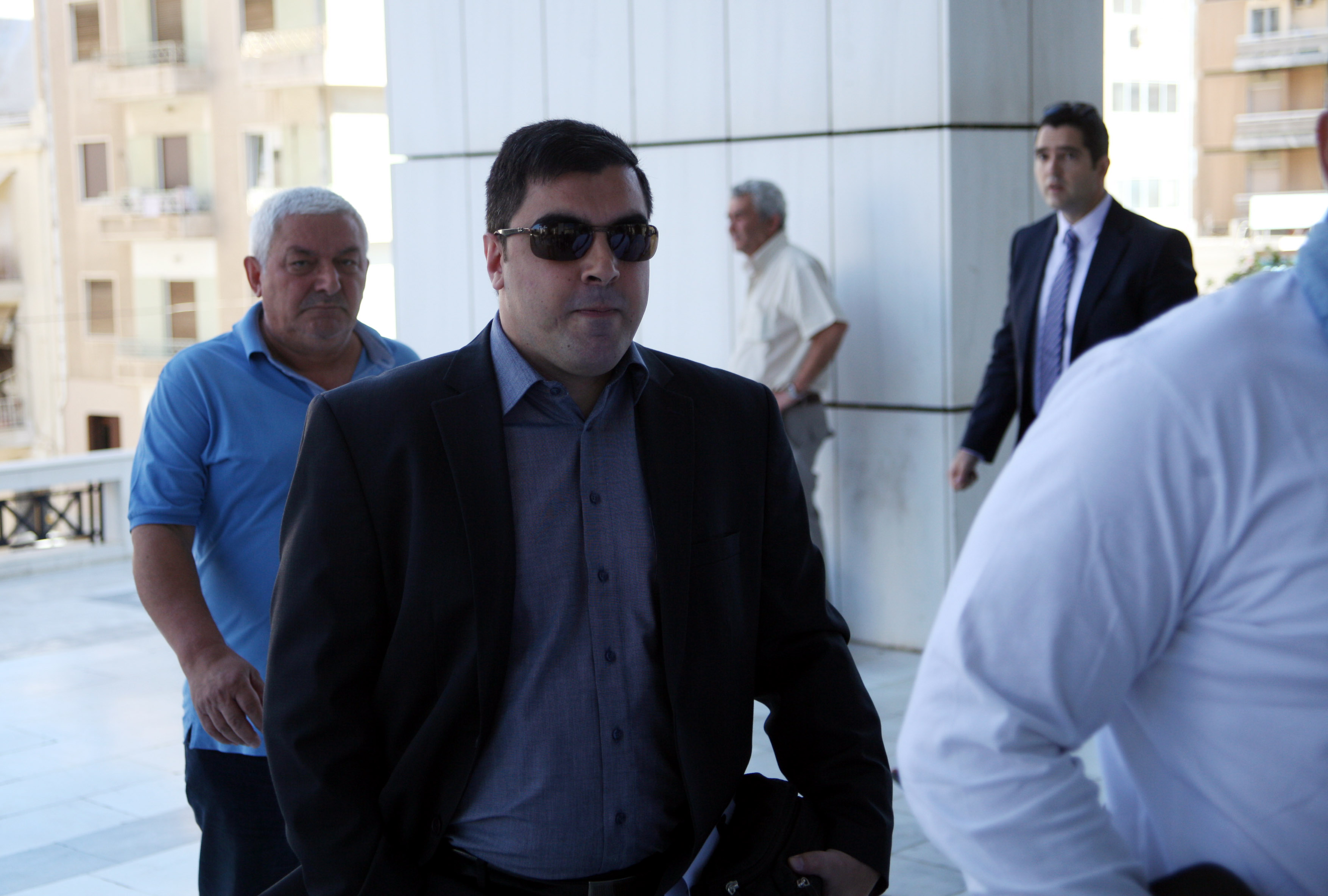 Βουλή: Aρση ασυλίας του βουλευτή της Χρυσής Αυγής Αρτέμη Ματθαιόπουλου | tovima.gr