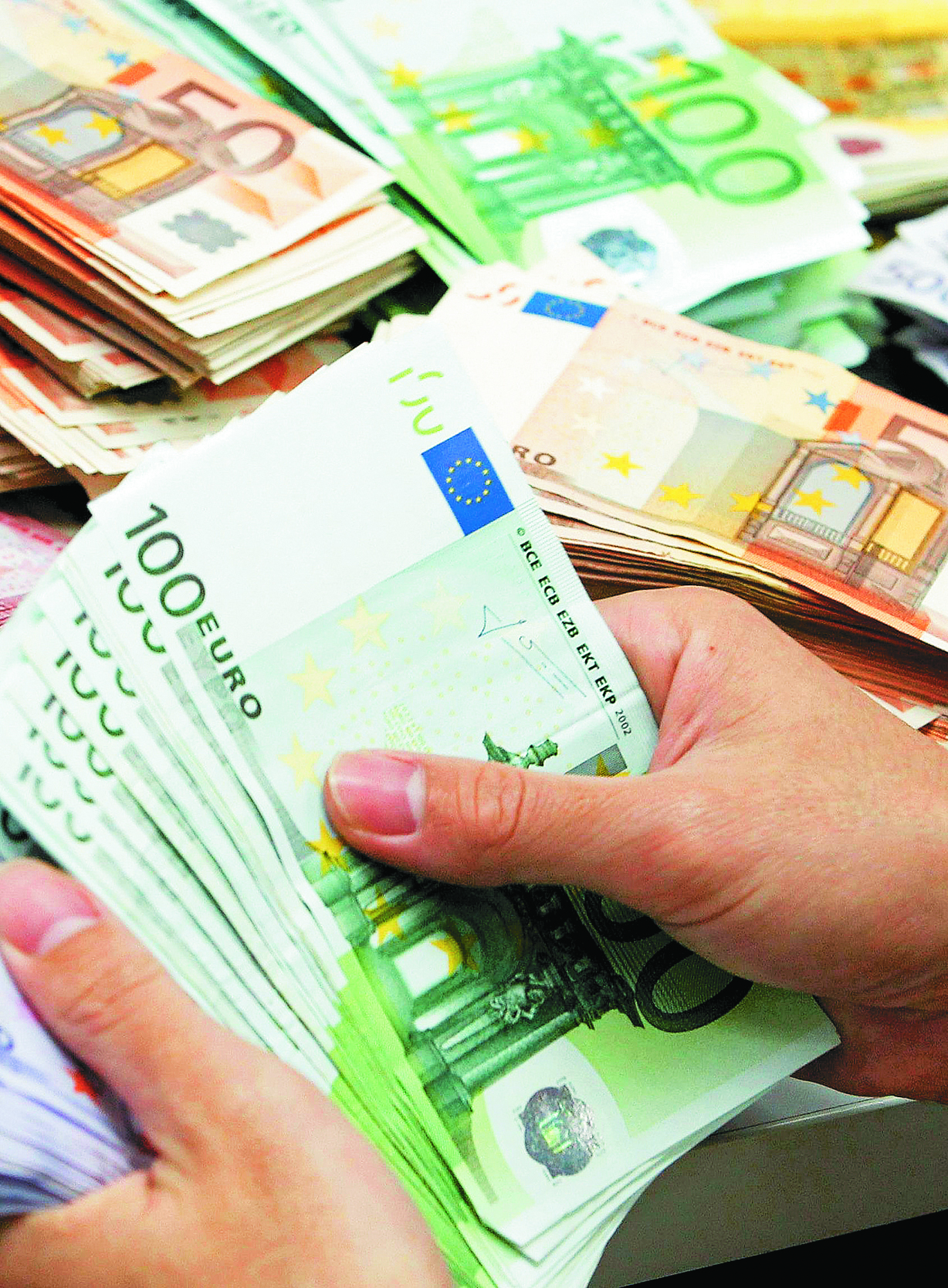 Μειώθηκαν οι χορηγήσεις δανείων σε ιδιώτες τον Σεπτέμβριο | tovima.gr
