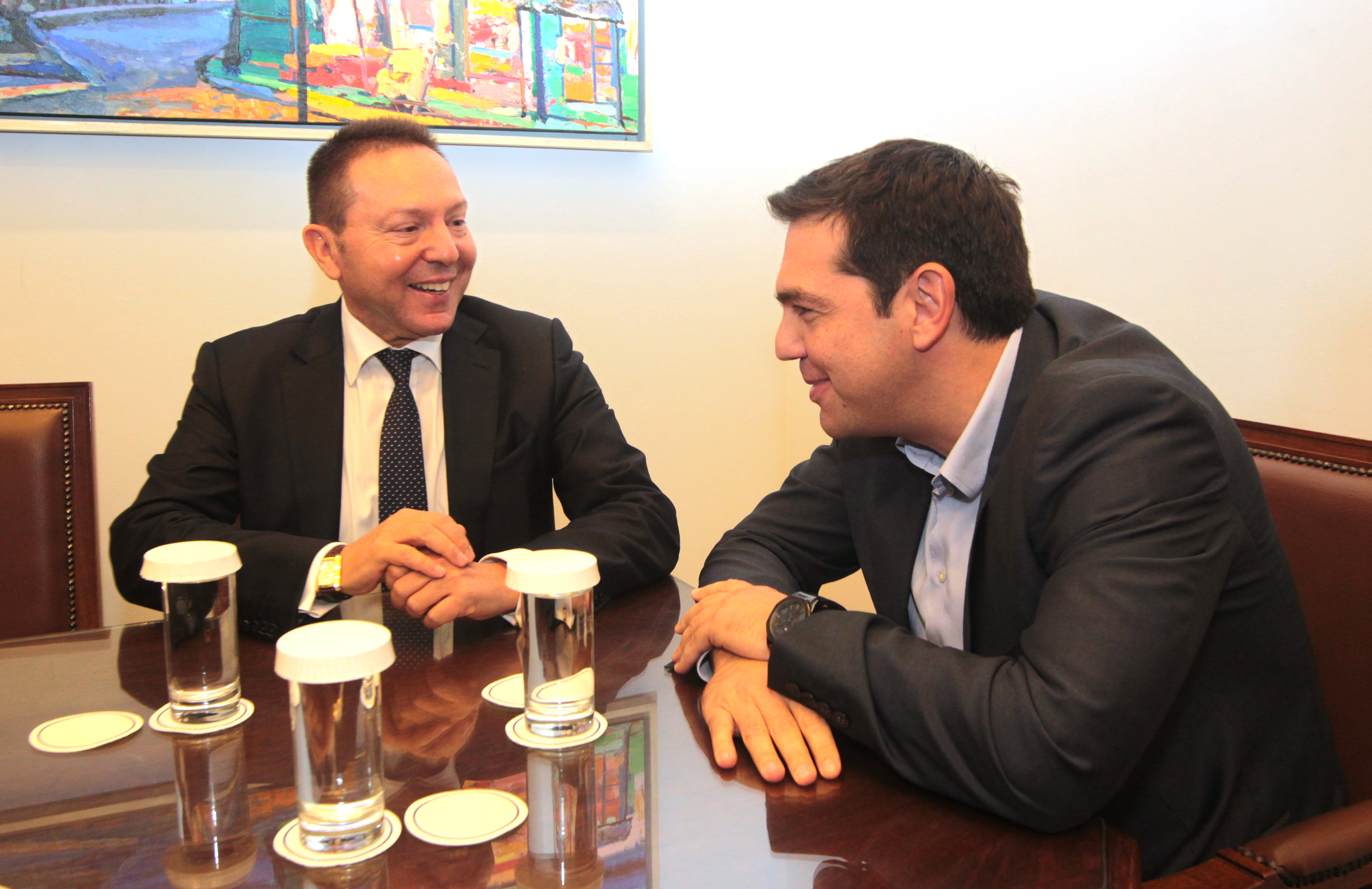 Κομβικής σημασίας η συνάντηση Τσίπρα – Στουρνάρα