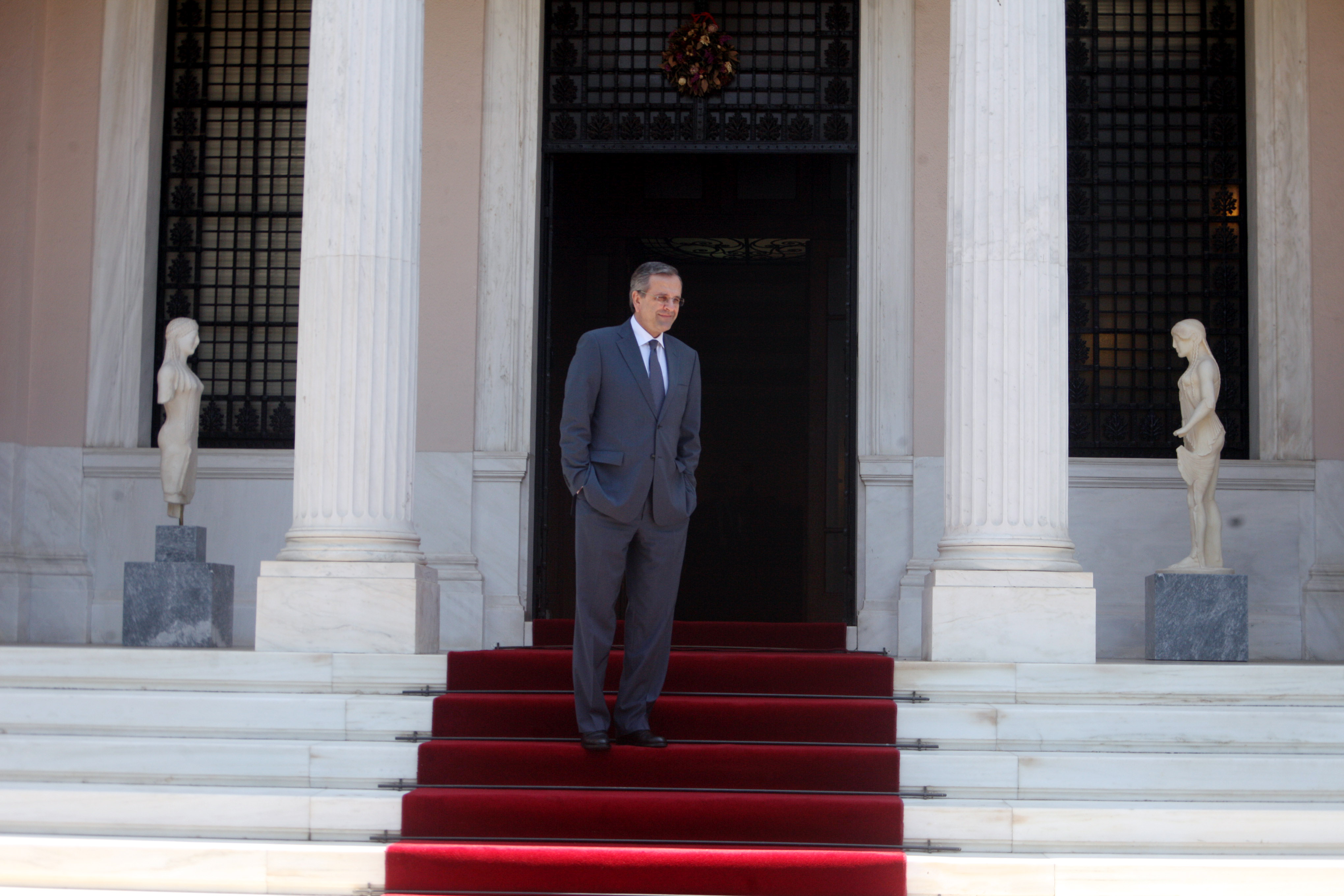 Εντονος εκνευρισμός στην κυβέρνηση από τη στάση της τρόικας