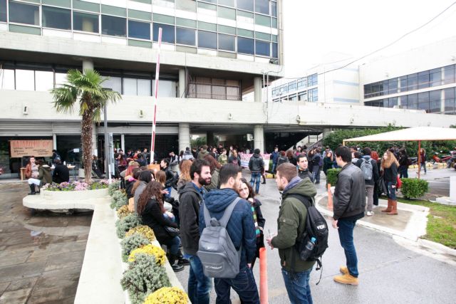 Students occupy AUTH building in a show of solidarity to Nikos Romanos