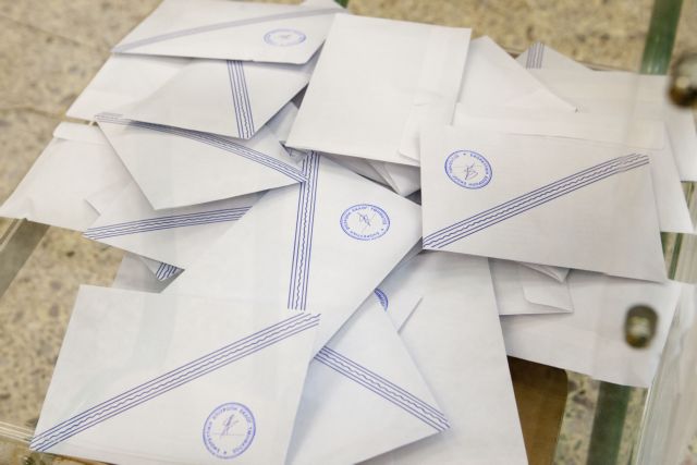 Latest surveys give SYRIZA 3.3 and 3.2-point leads over New Democracy