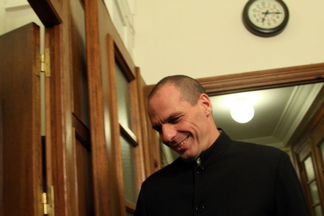 Varoufakis updates entrepreneurs on negotiations with institutions