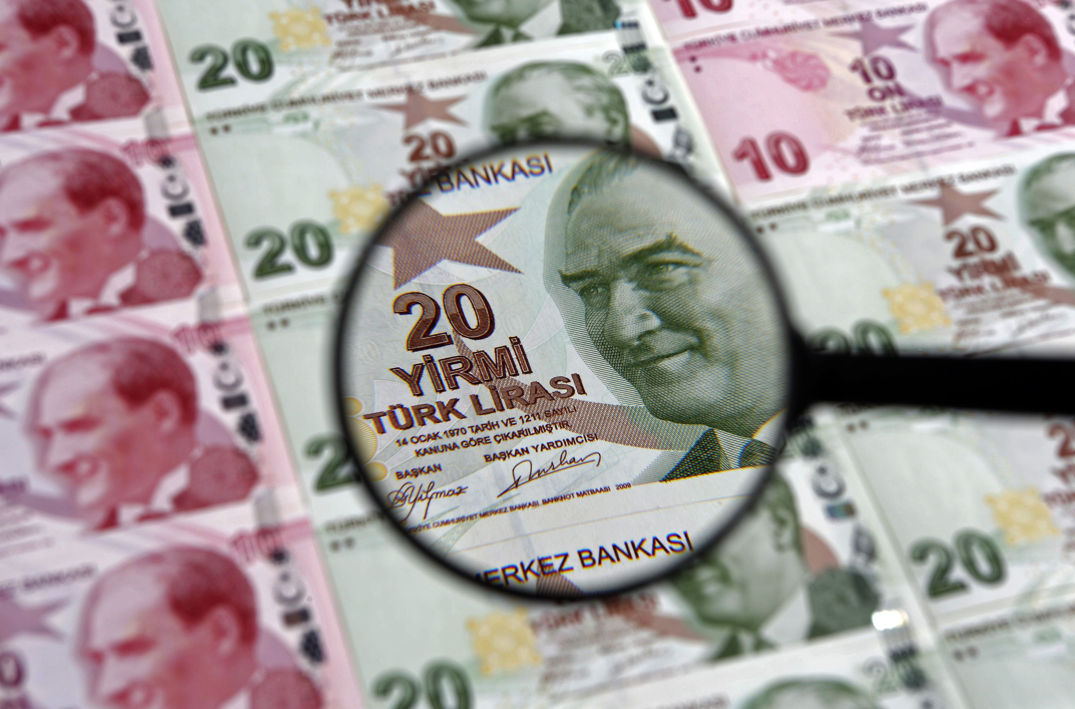 Σταθερά τα επιτόκια της τουρκικής λίρας, παρά τις πιέσεις Ερντογάν