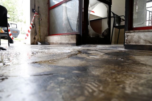 Επιθέσεις σε γραφεία του ΣΥΡΙΖΑ και της Χρυσής Αυγής