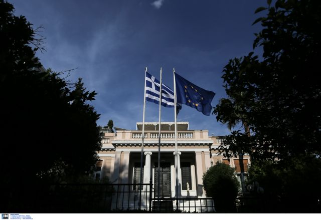 Tsipras meeting with negotiation team under way at Maximos Mansion