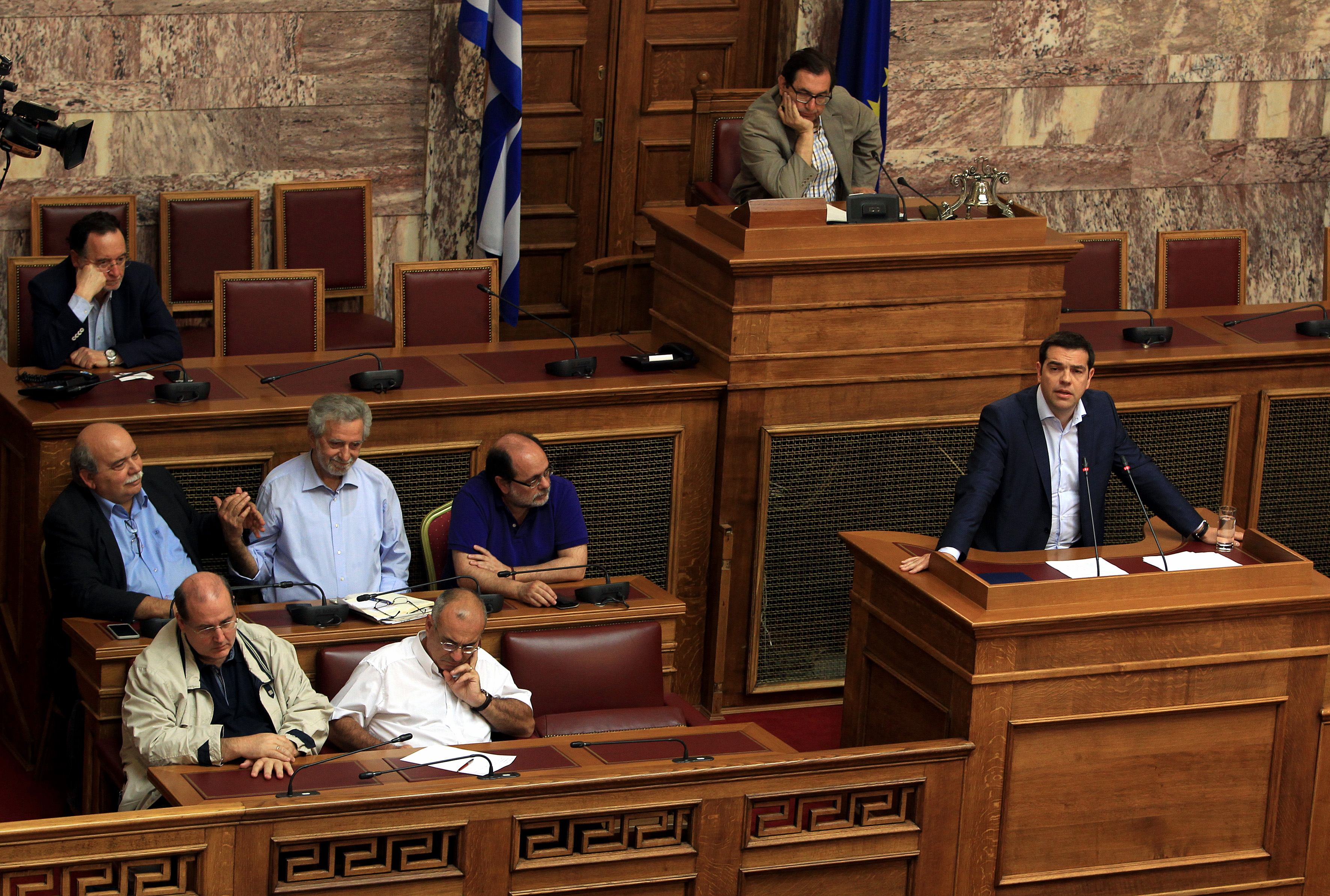 Λάθος μηνύματα σε λάθος χρόνο, με την χώρα στον «αέρα»