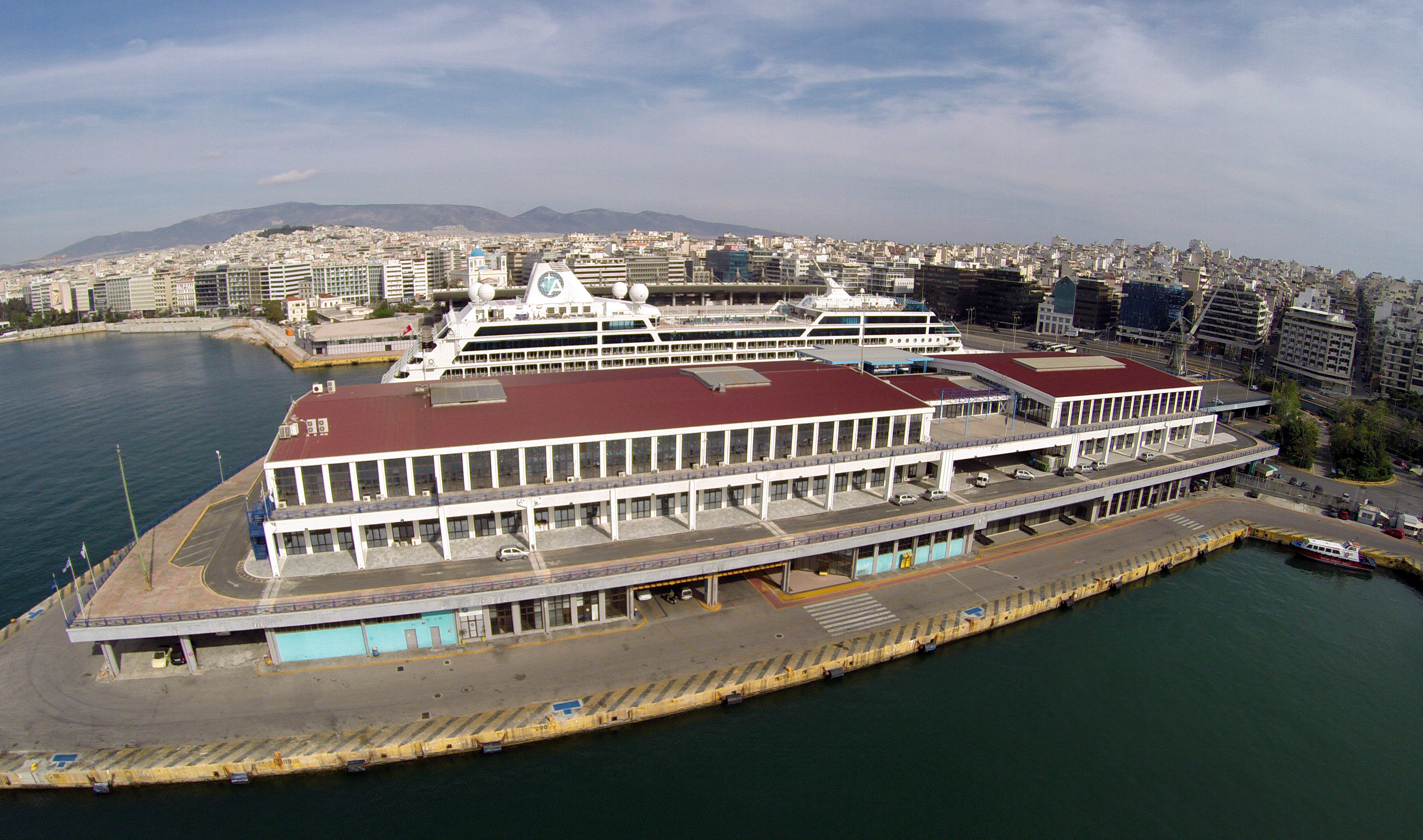 Πτώμα άνδρα εντοπίστηκε στη θάλασσα του Πειραιά