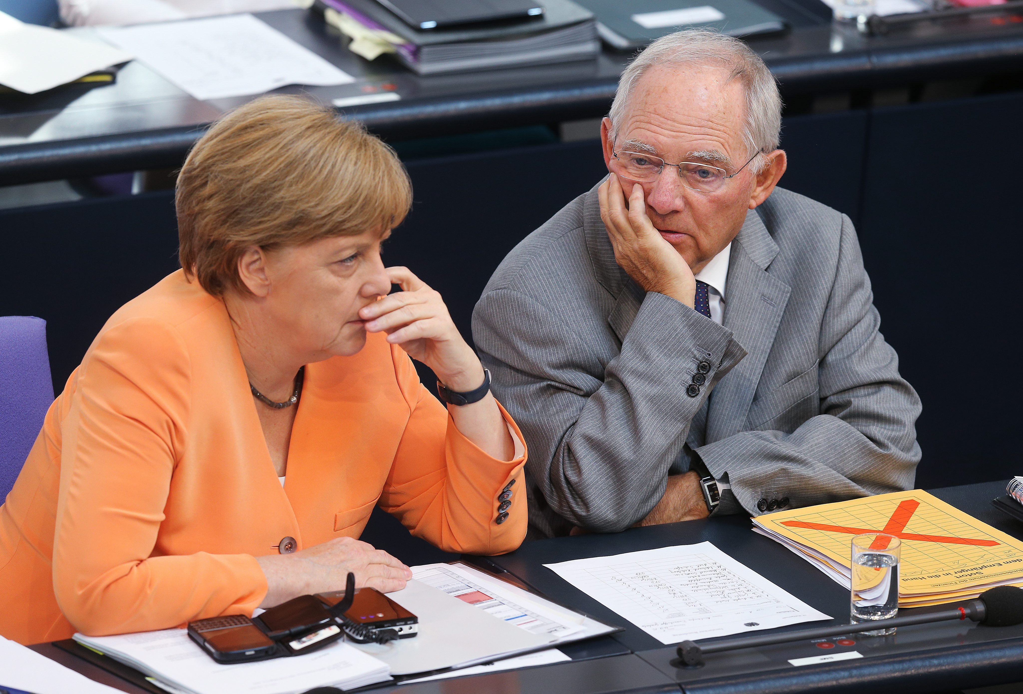 Reuters: Η Μέρκελ υποστηρίζει τη συζήτηση για προσωρινό Grexit